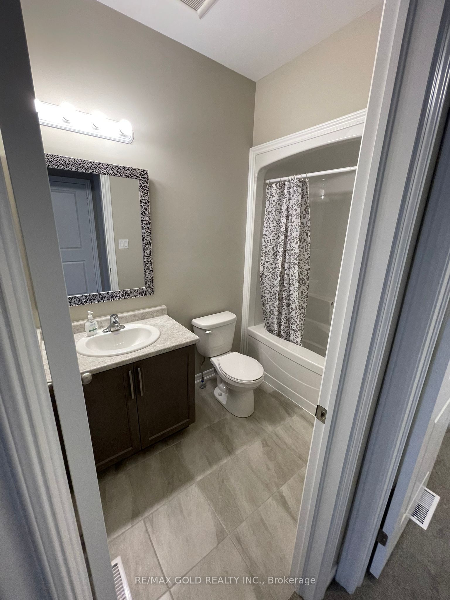 294 Wellandvale Drive Property Photo 11