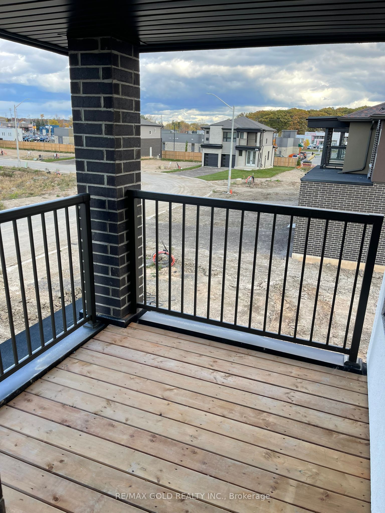 294 Wellandvale Drive Property Photo 15