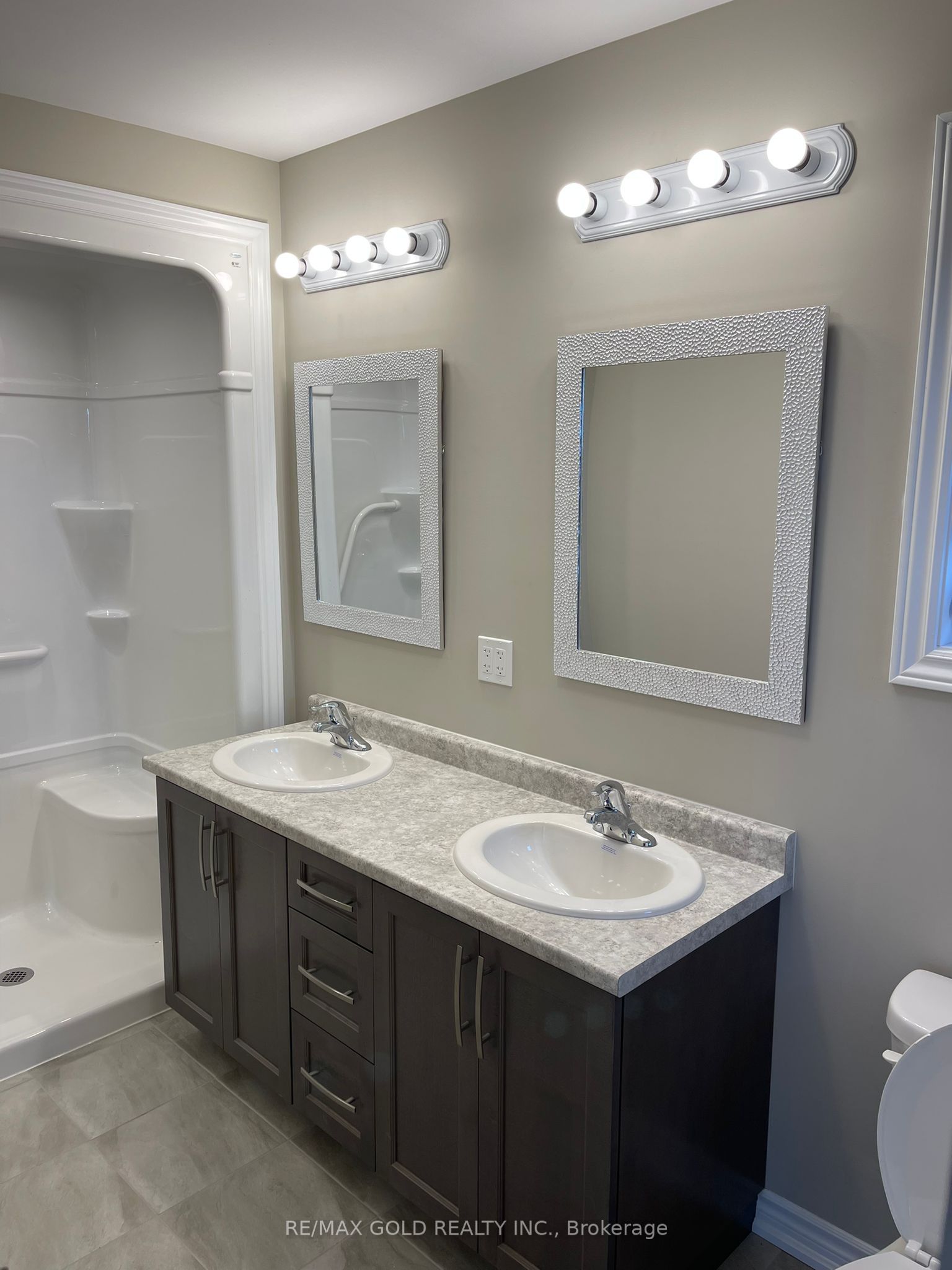 294 Wellandvale Drive Property Photo 16