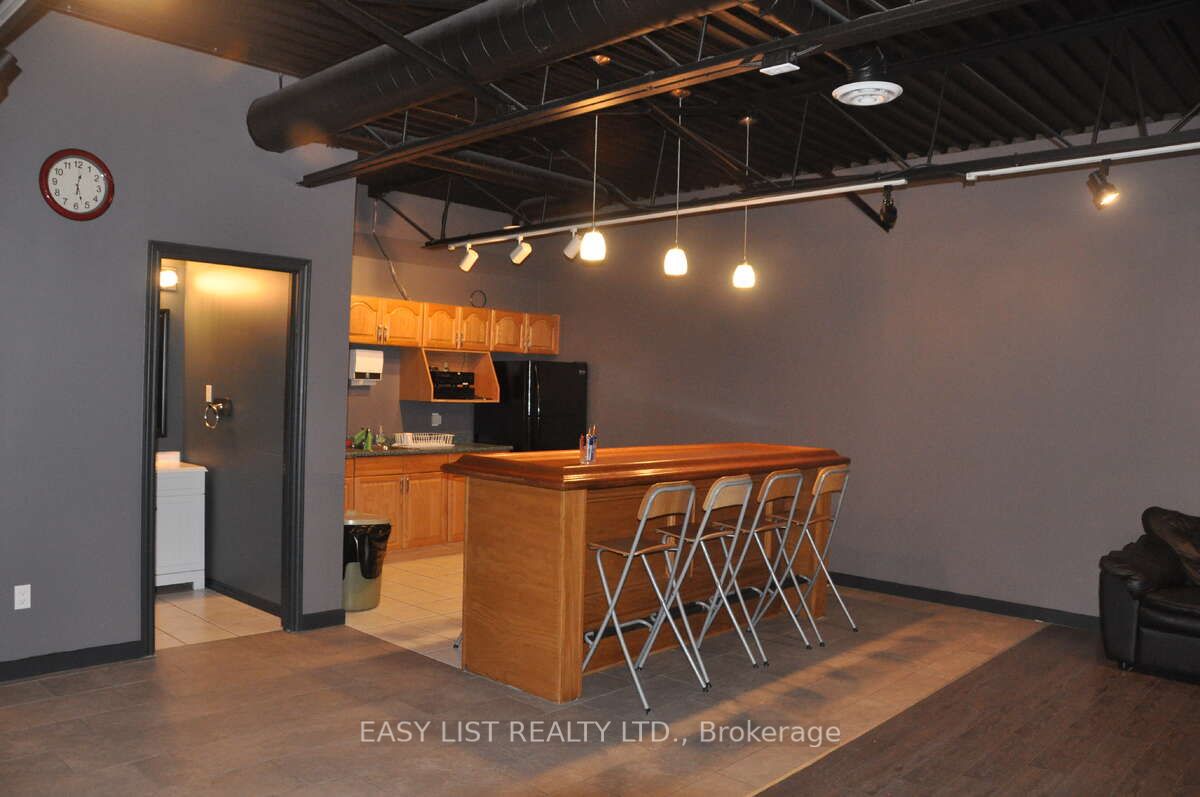 #34 - 5470 Canotek Road Property Photo 8