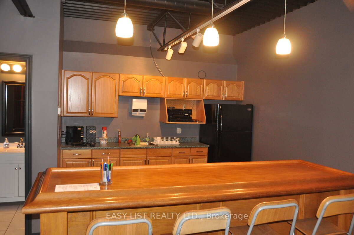 #34 - 5470 Canotek Road Property Photo 9