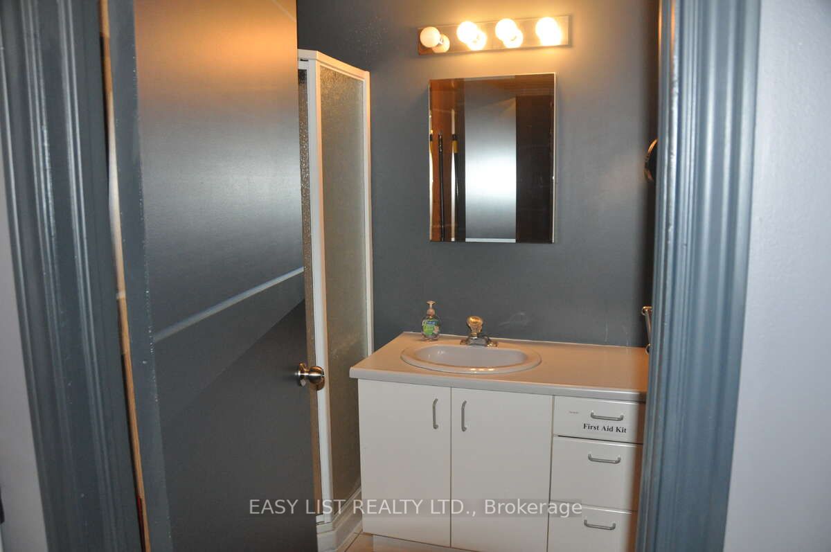 #34 - 5470 Canotek Road Property Photo 11