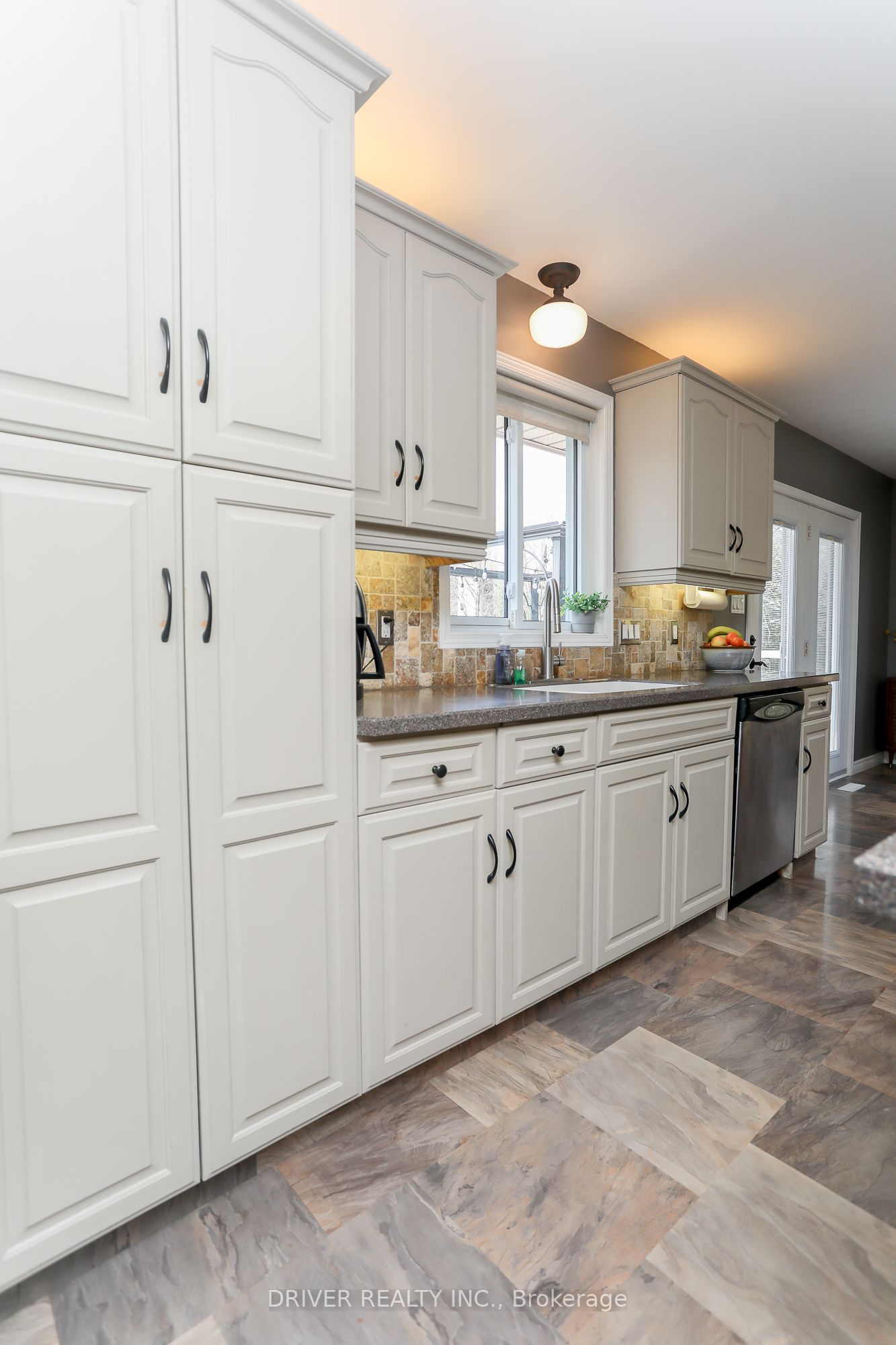 49988 Dingle Street Property Photo 5