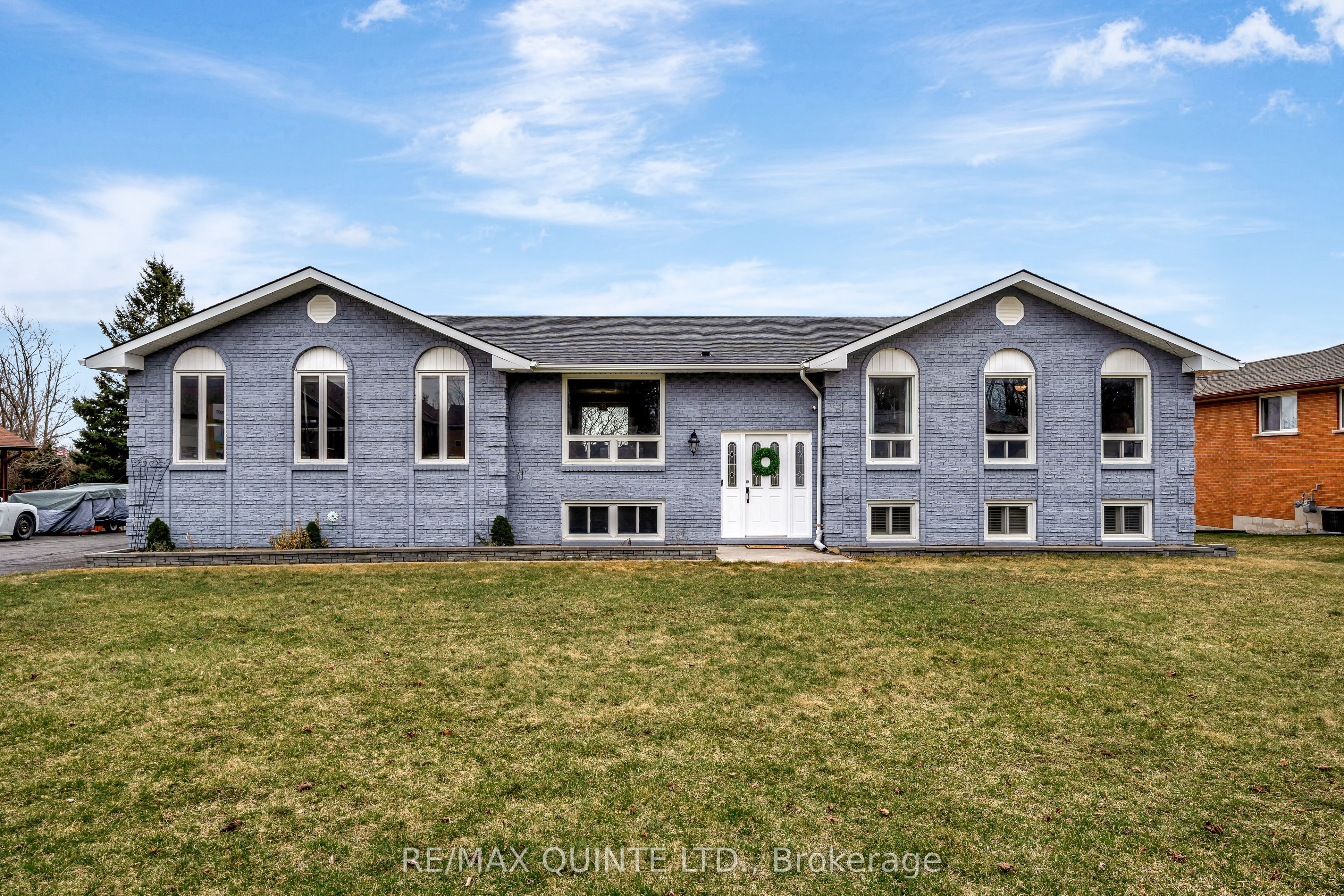 94 Cloverleaf Drive Property Photo