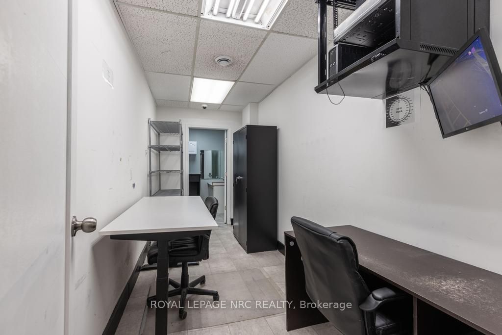 11 Queenston Street Property Photo 10