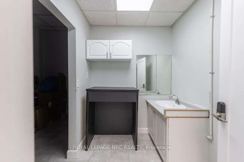 11 Queenston Street Property Photo 11