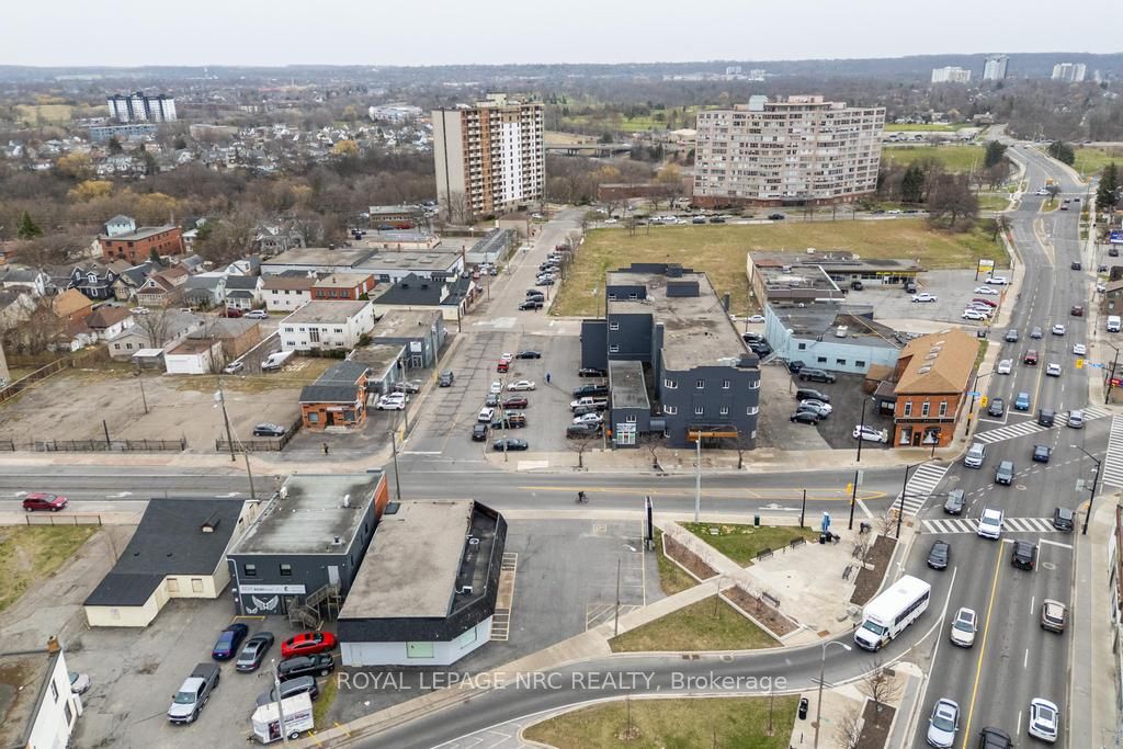 11 Queenston Street Property Photo 13