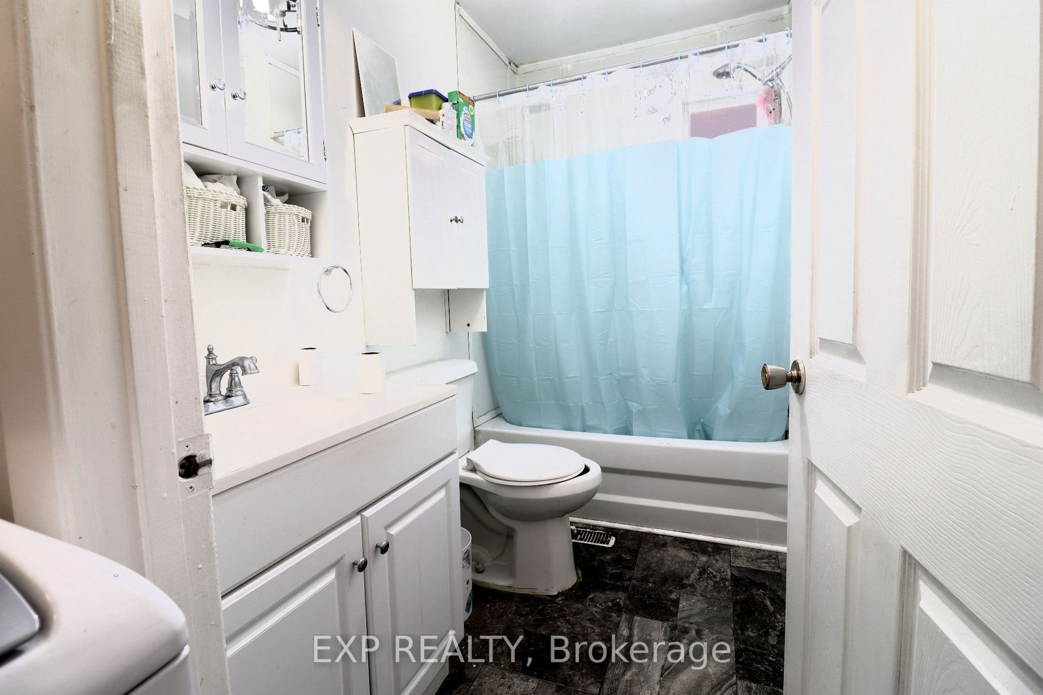 53 Main Street E Property Photo 2