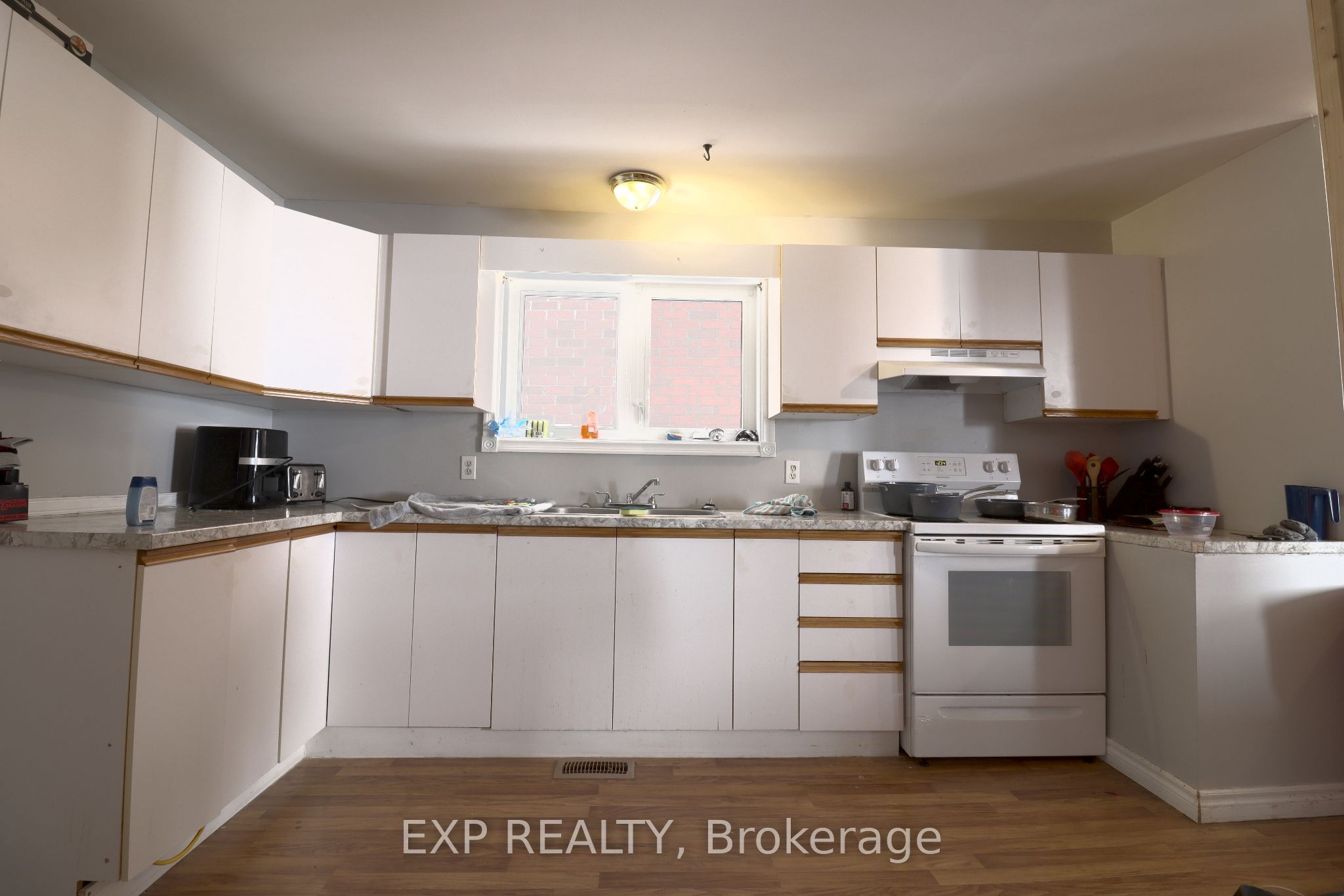 53 Main Street E Property Photo 6