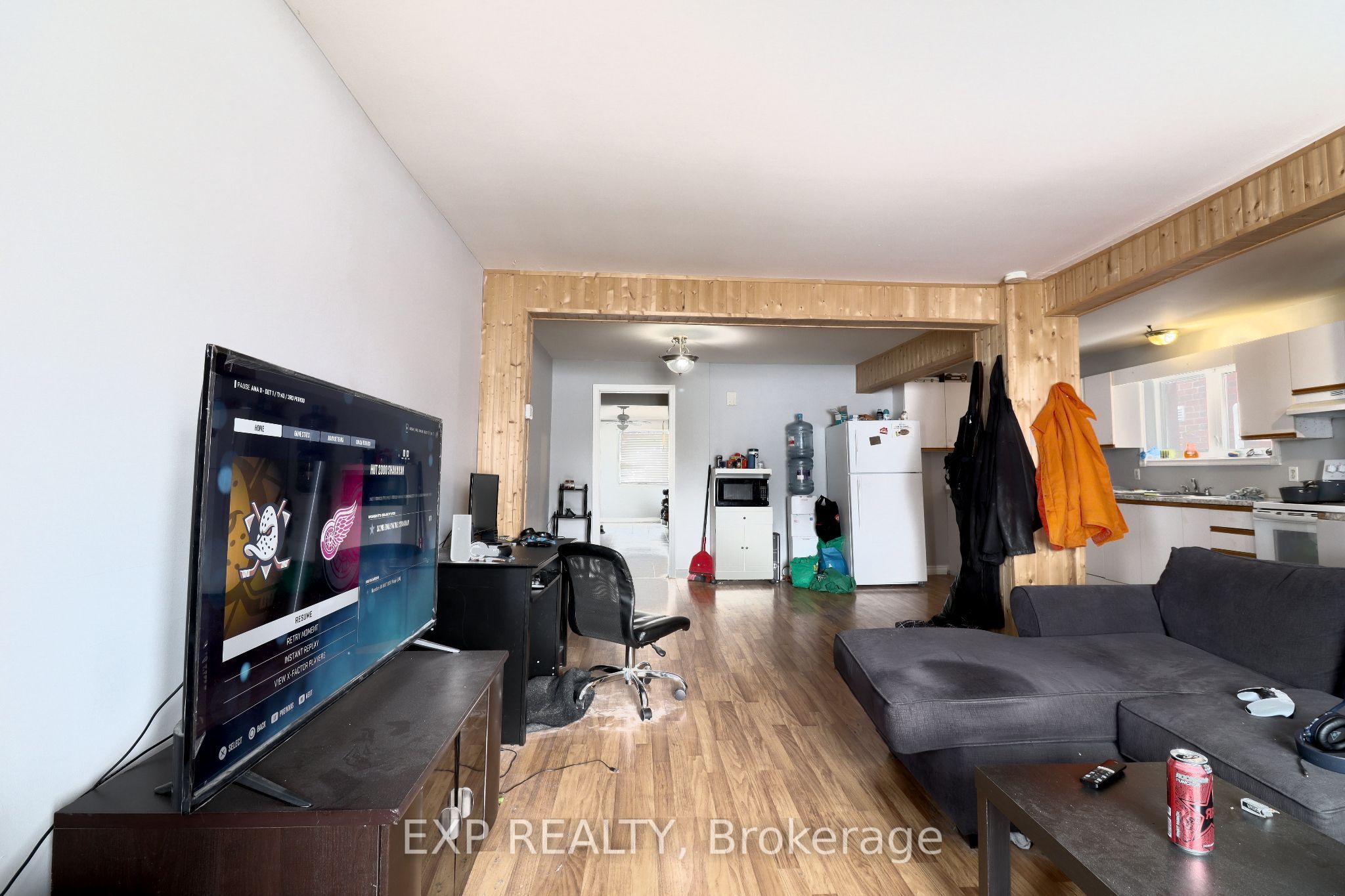 53 Main Street E Property Photo 8