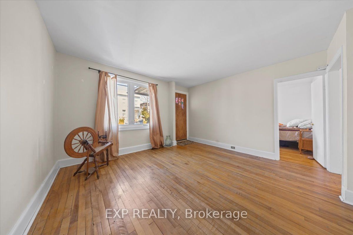 146 Laval Street Property Photo 4
