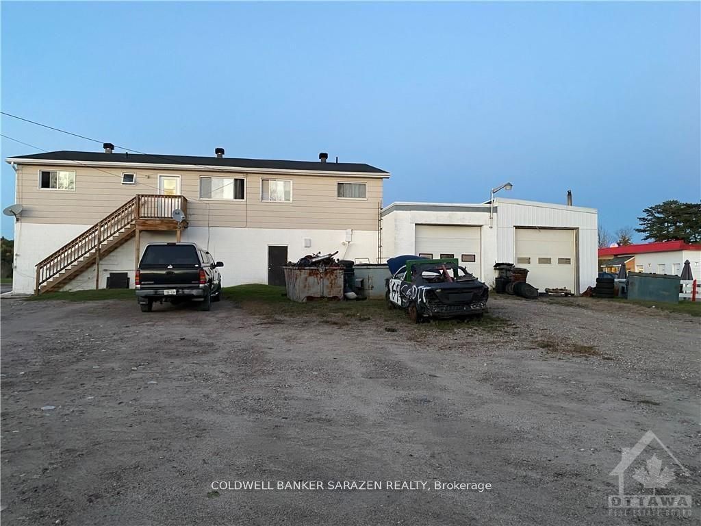 560 Stewart Street Property Photo 4