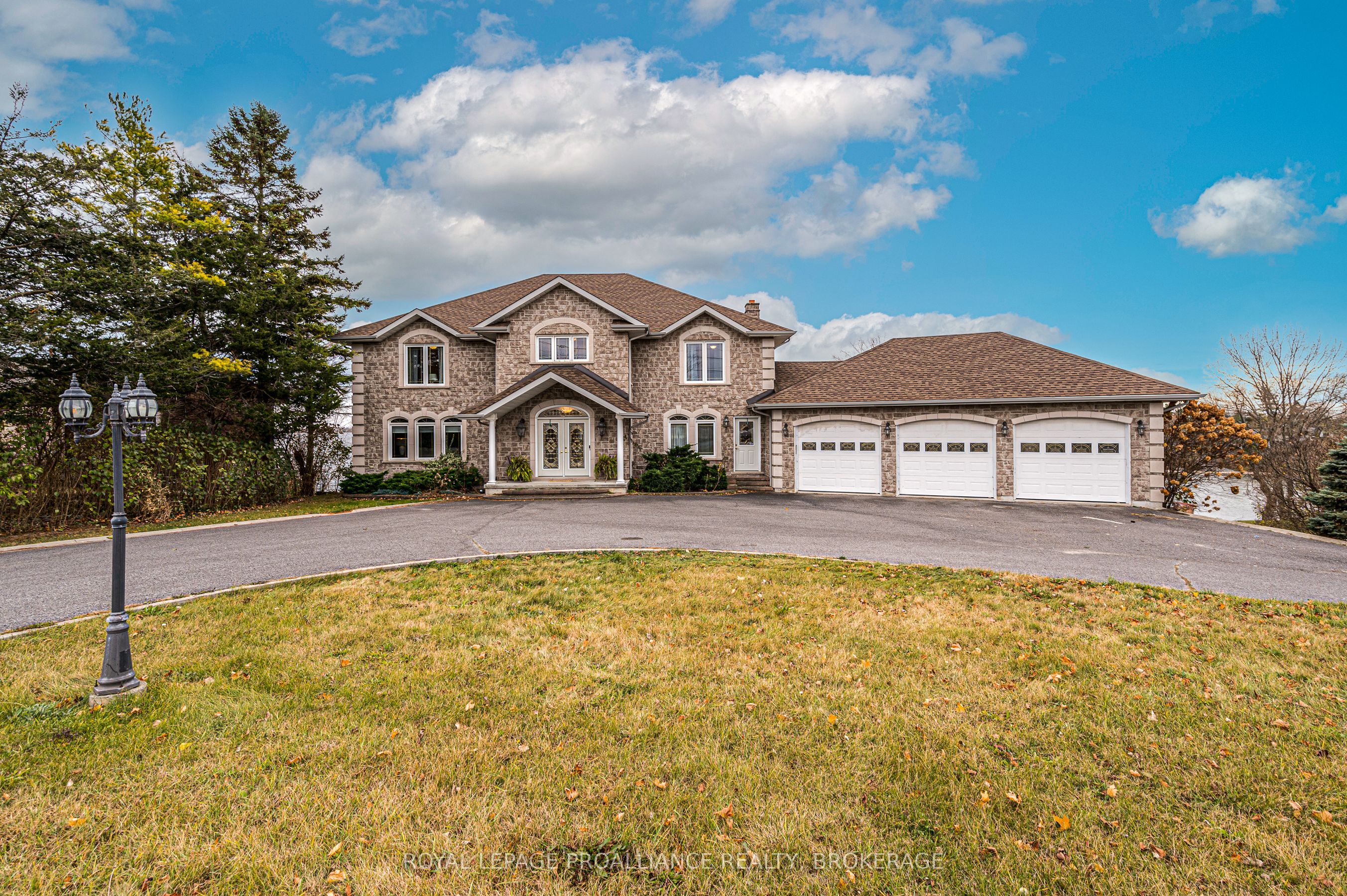 4734 Lakeside Ln Property Photo