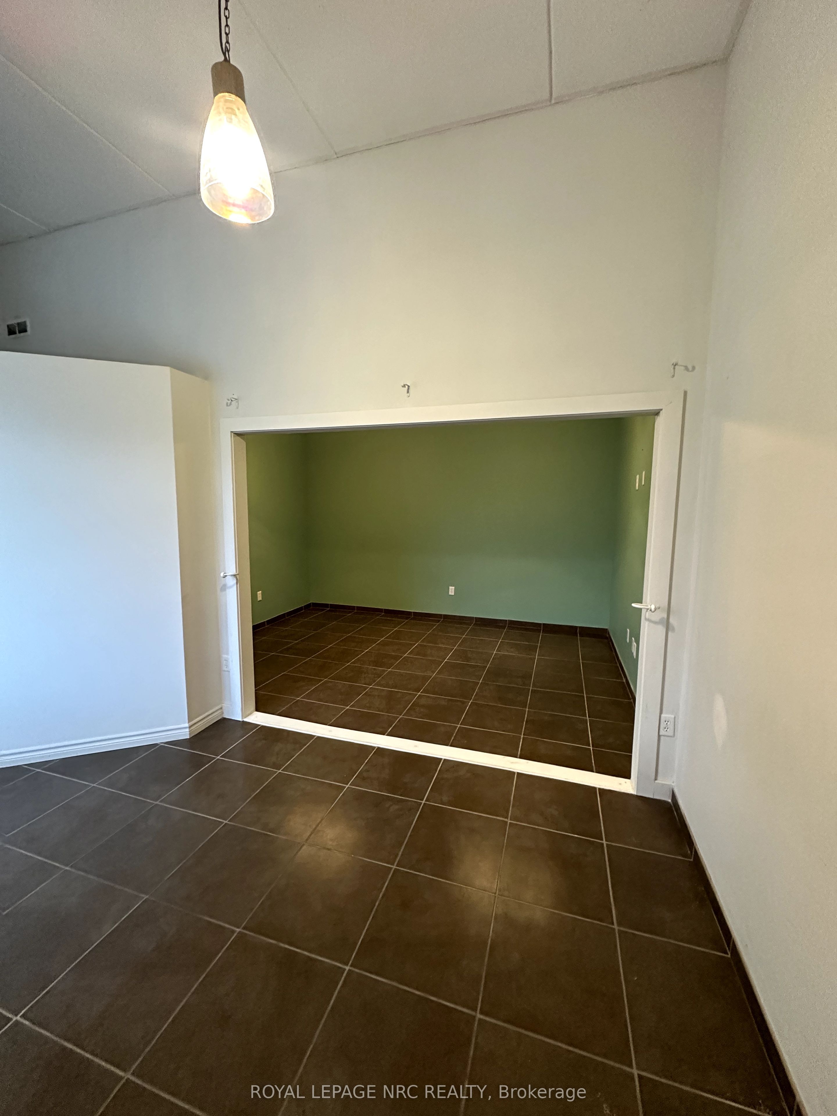 2722 St Paul Ave Property Photo 15