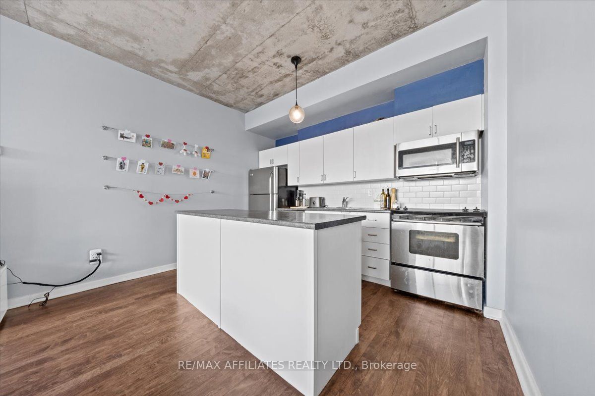 180 York Street 201 Property Photo 3
