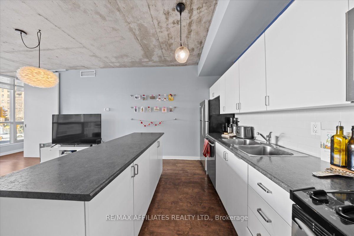 180 York Street 201 Property Photo 4