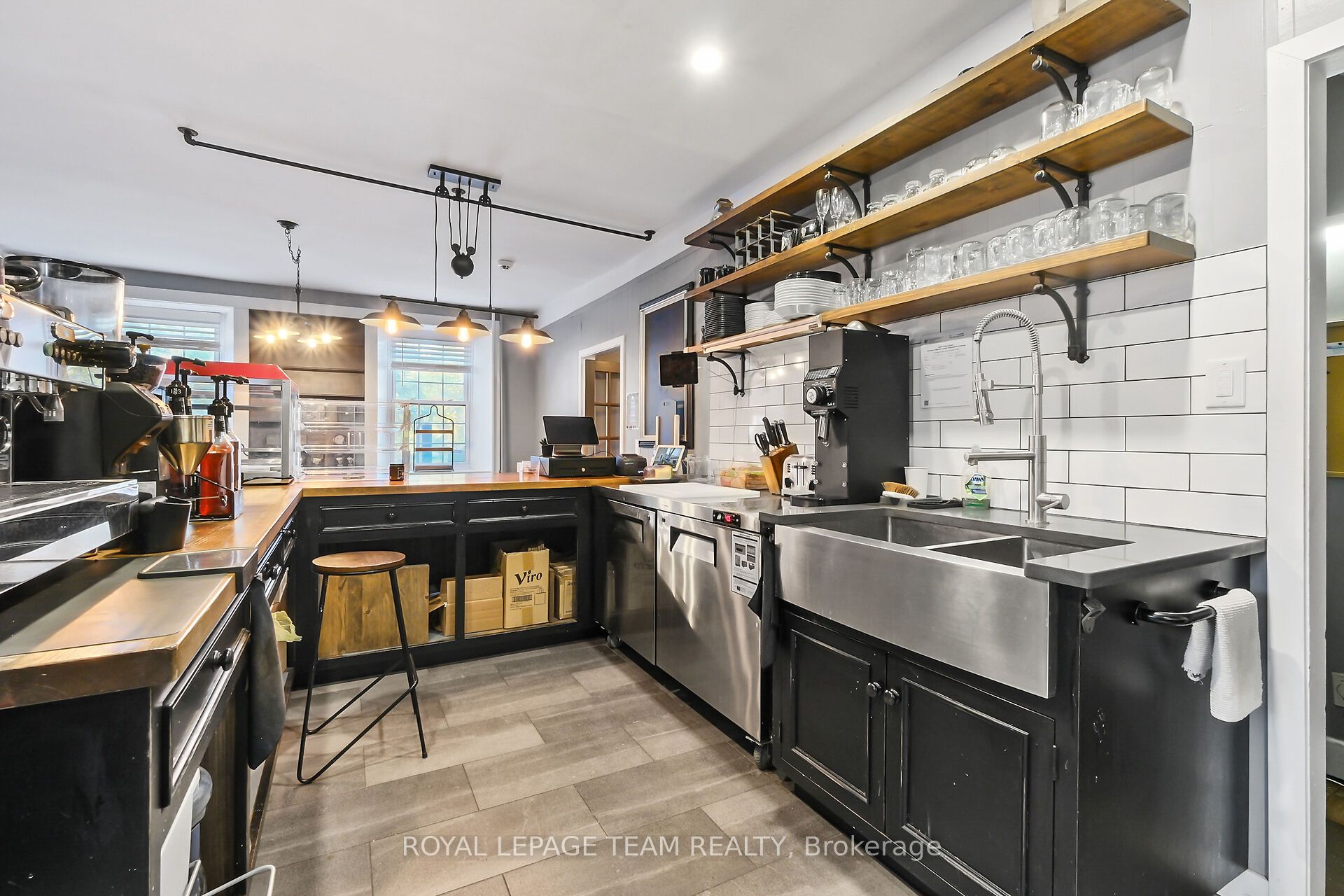 5 Spencer St Property Photo 9