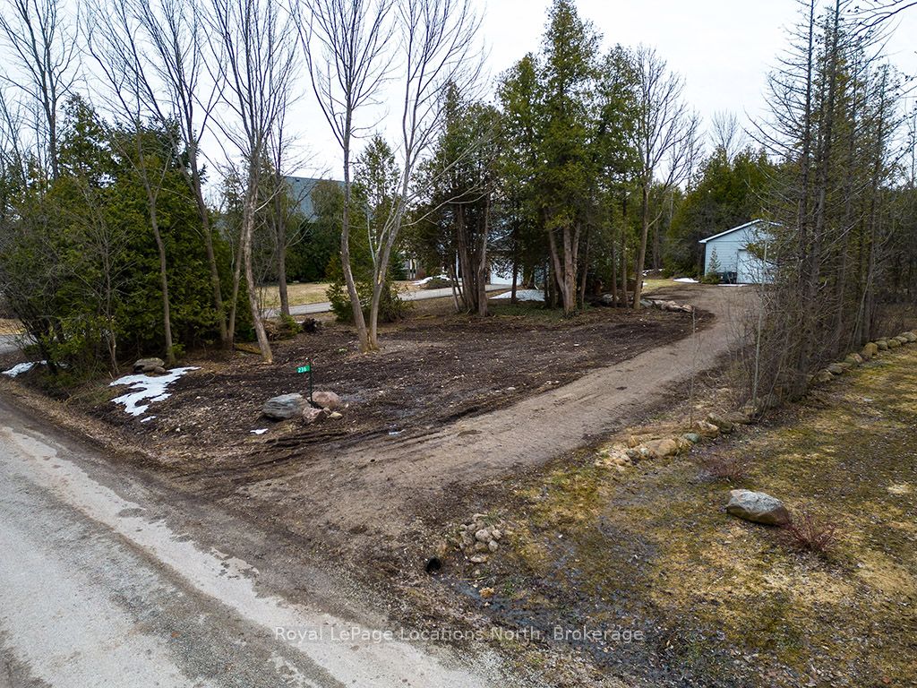 237 Lake Shore Rd Property Photo 3