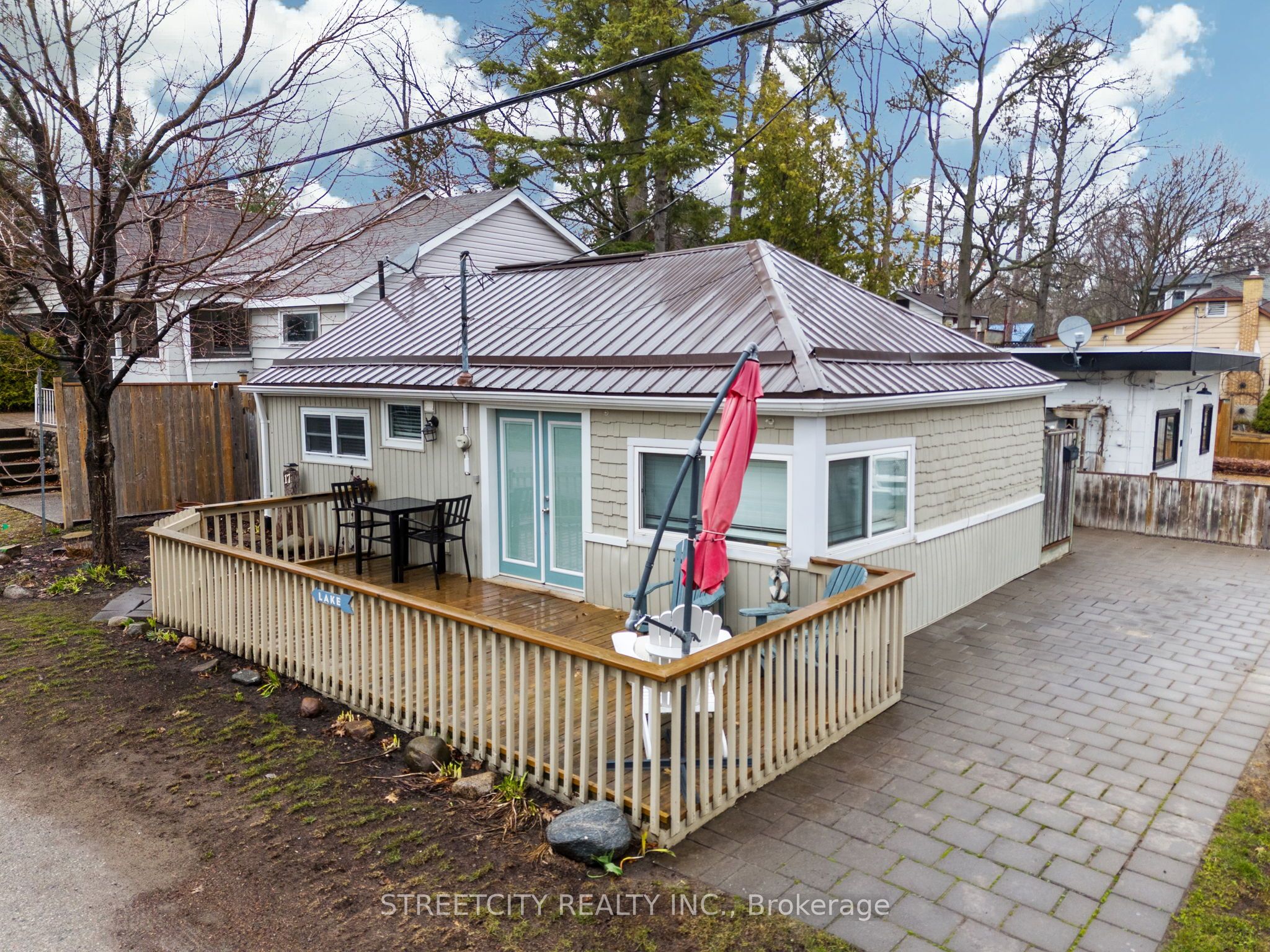 17 Warwick Ave Property Photo