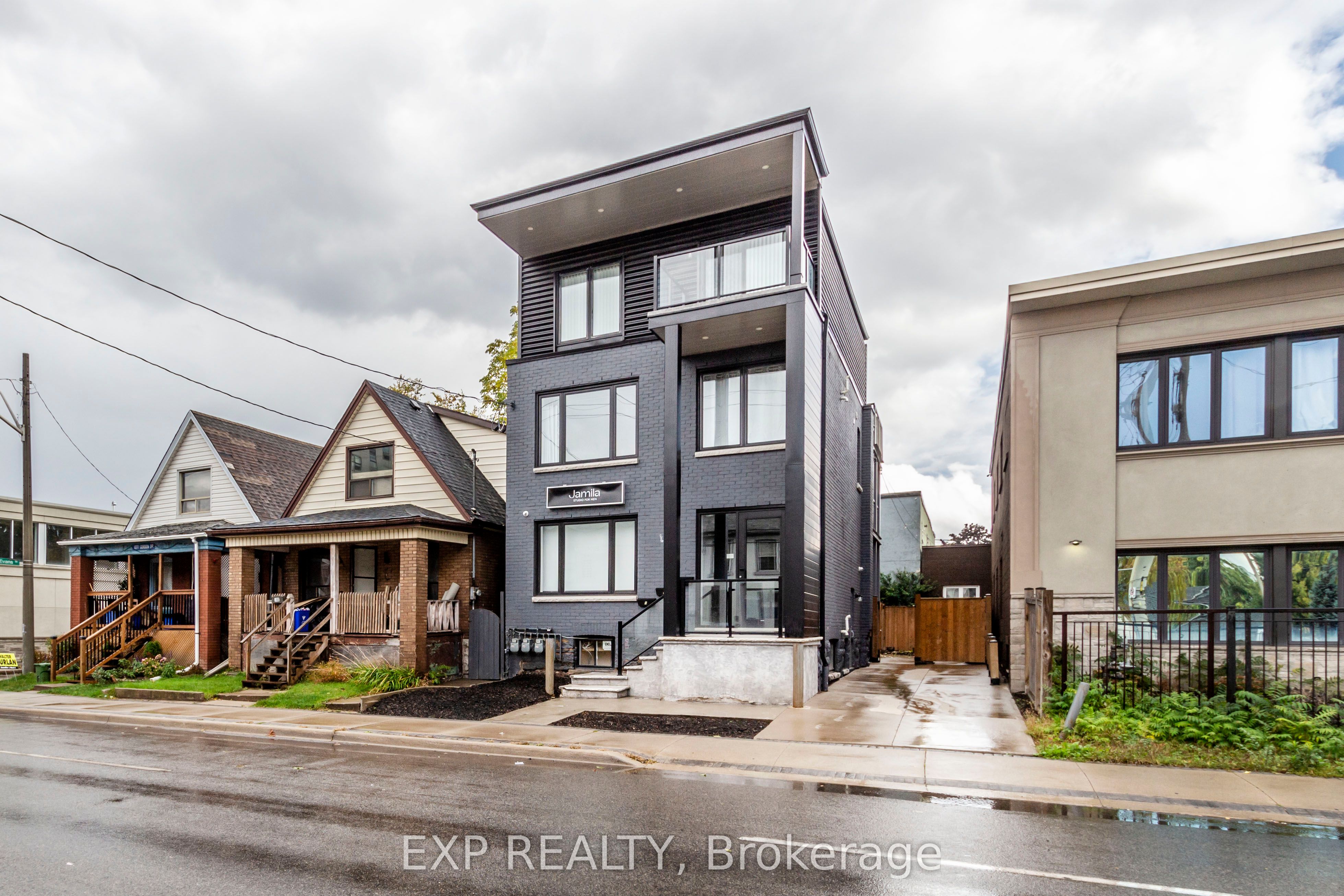 144 Wellington Street N 2 Property Photo 1