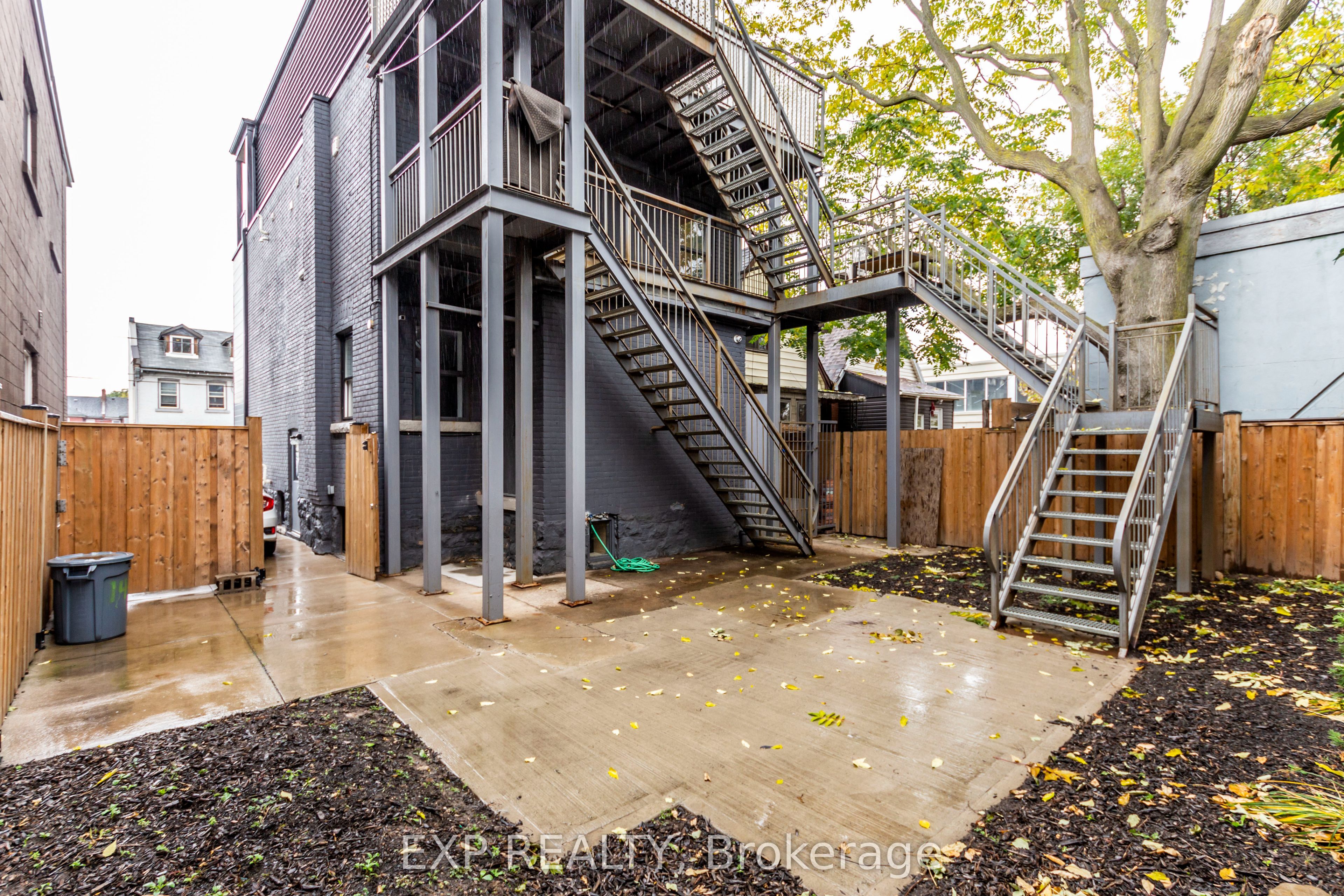 144 Wellington Street N 2 Property Photo 3