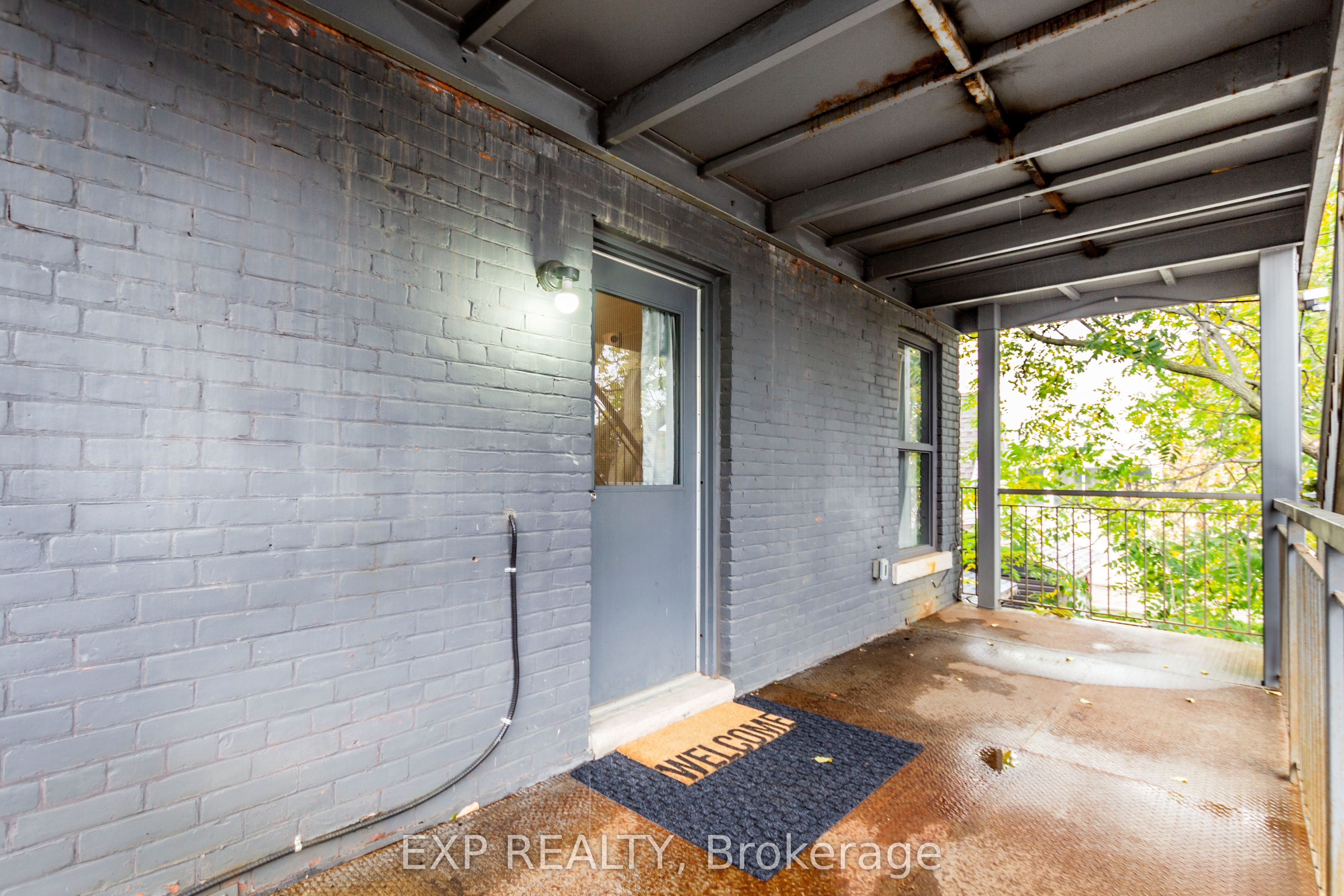 144 Wellington Street N 2 Property Photo 4