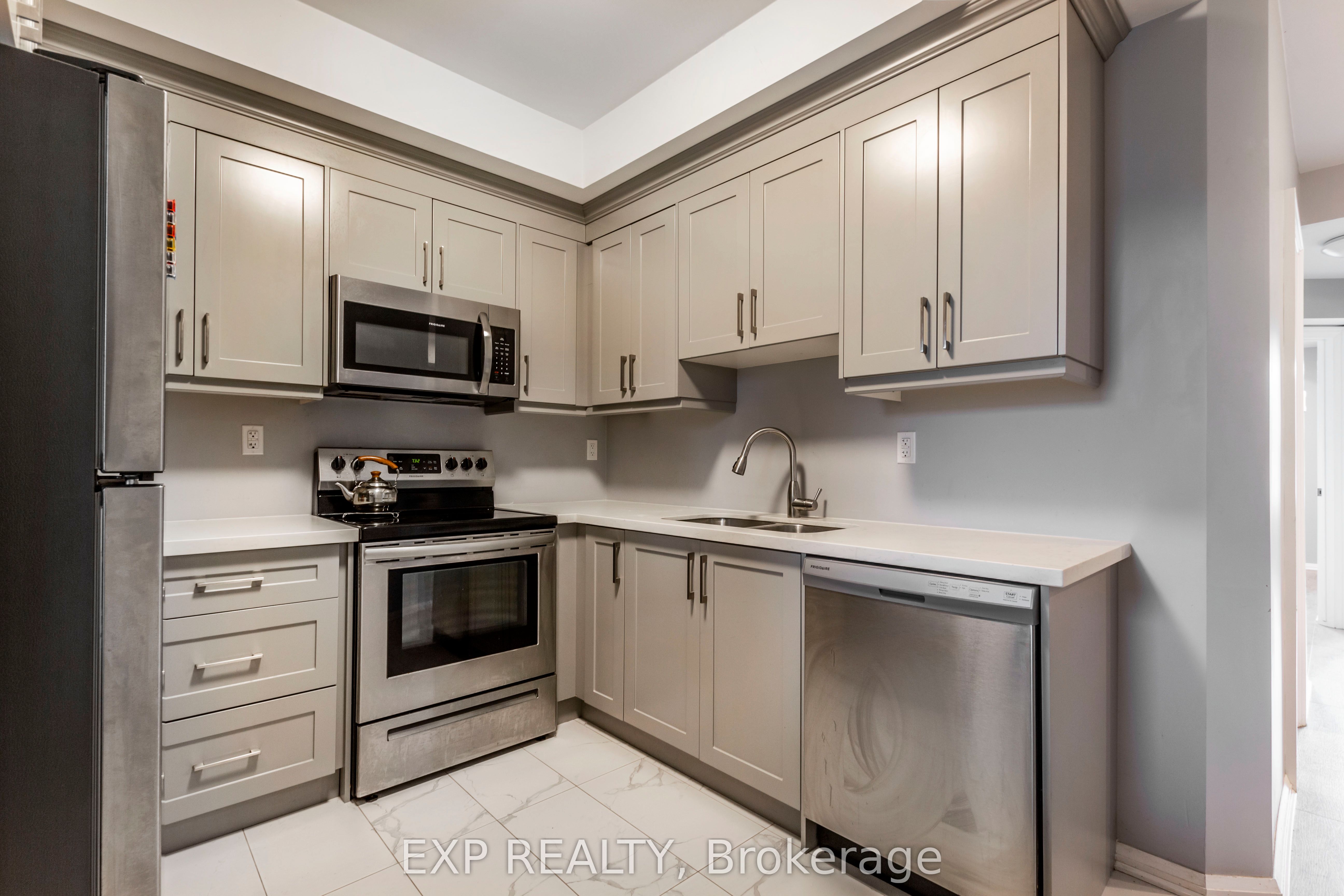 144 Wellington Street N 2 Property Photo 6