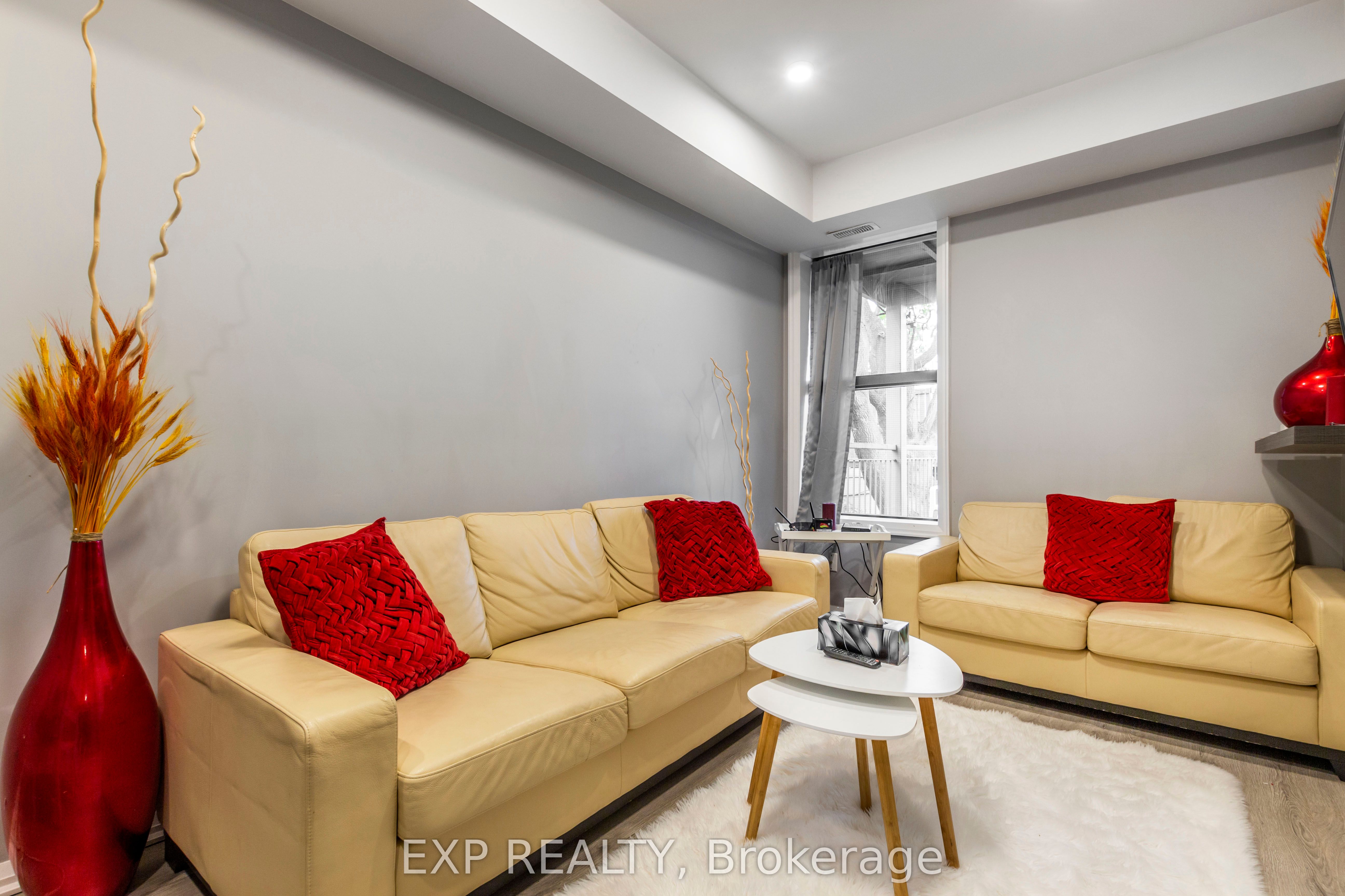 144 Wellington Street N 2 Property Photo 7