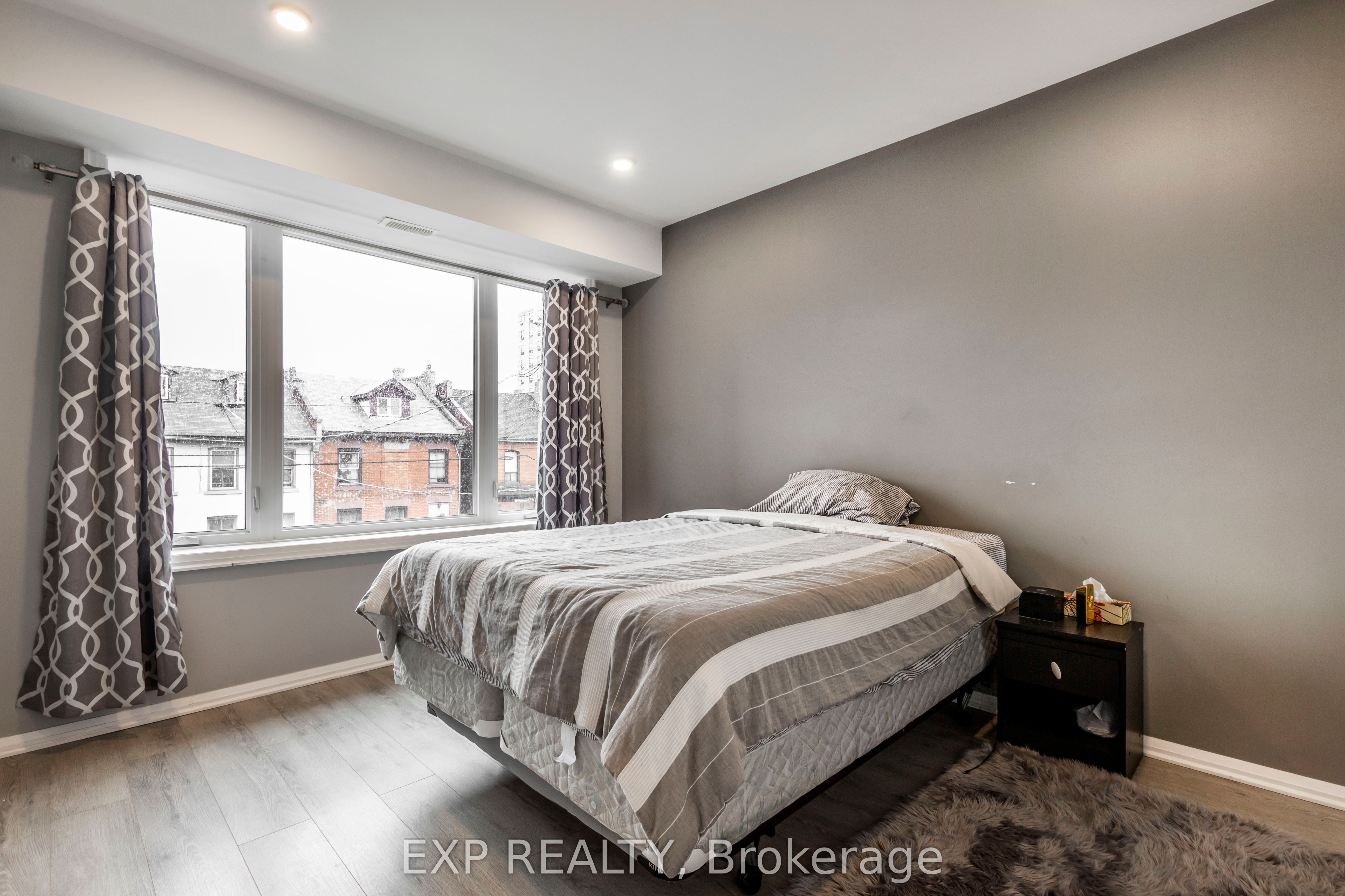 144 Wellington Street N 2 Property Photo 9