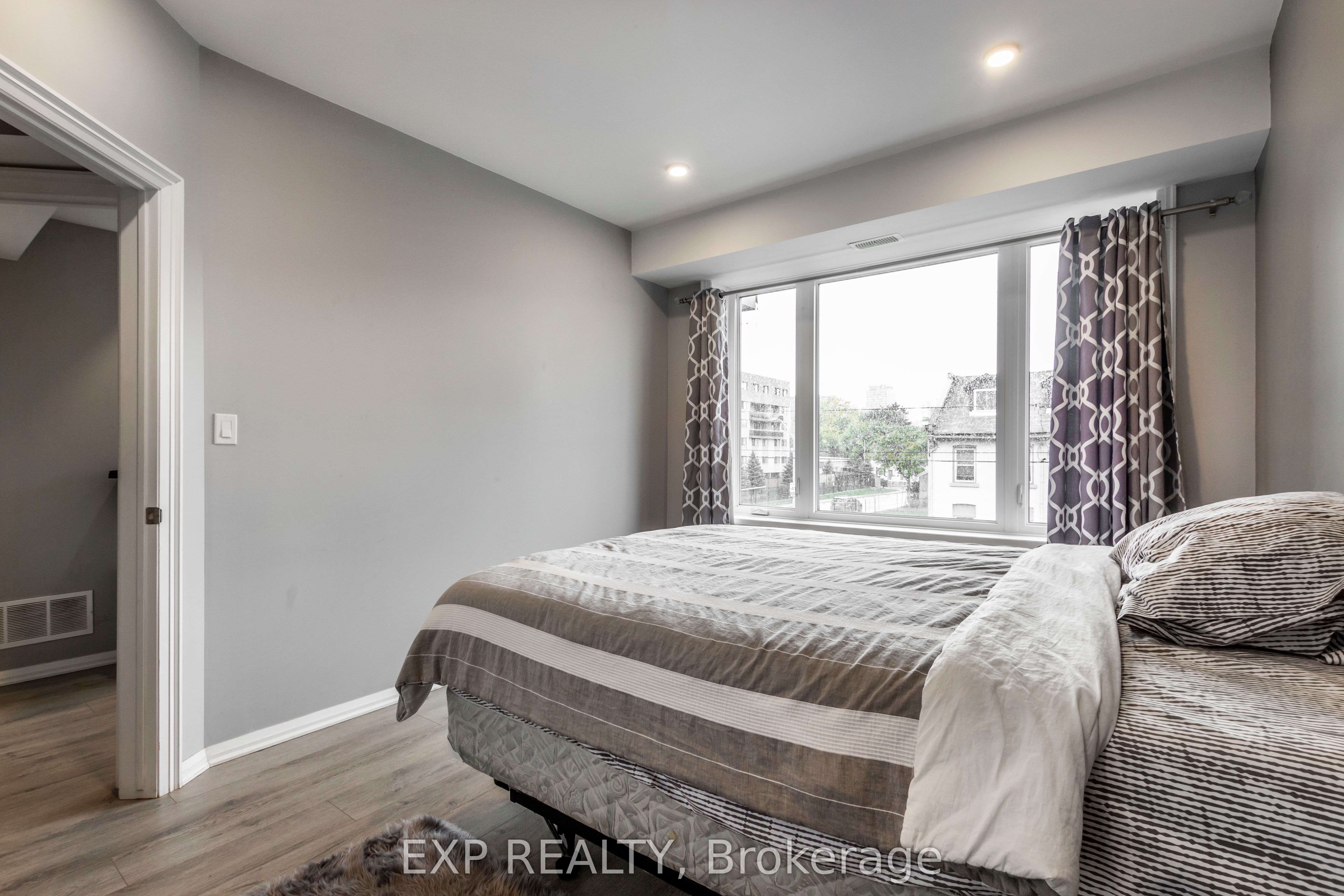144 Wellington Street N 2 Property Photo 10
