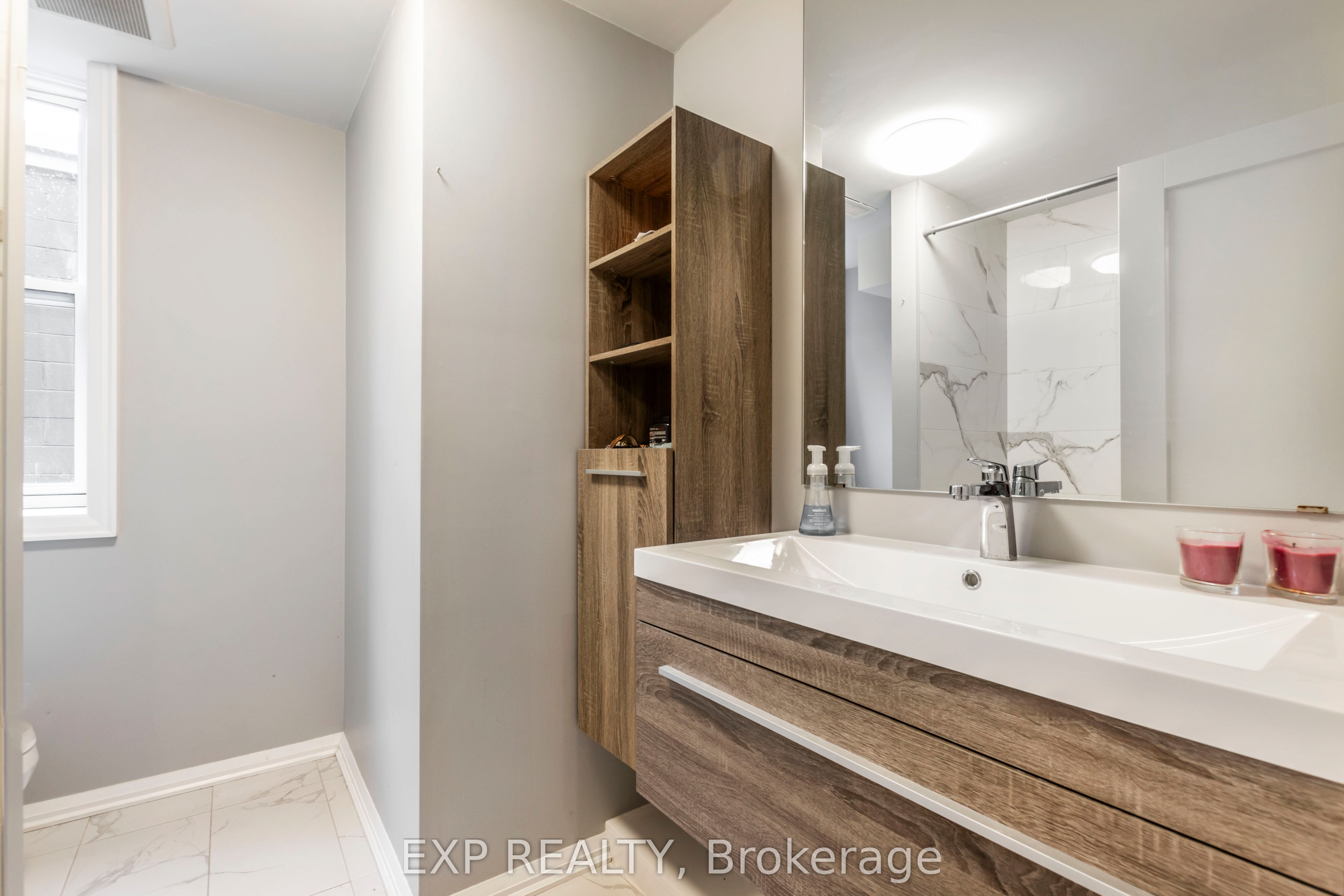 144 Wellington Street N 2 Property Photo 12