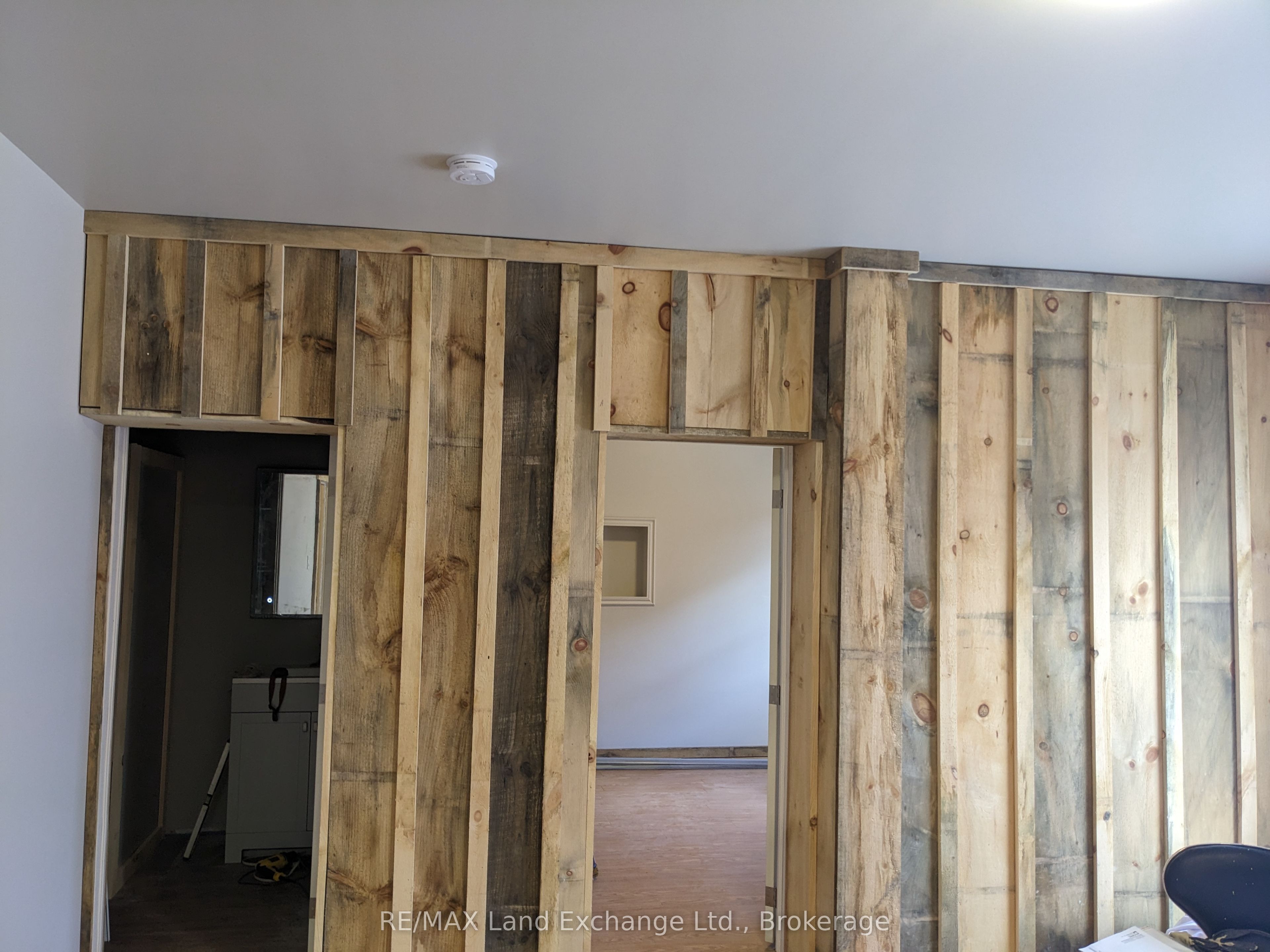428 Queen St S Property Photo 12