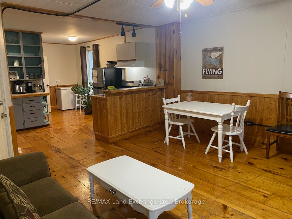 428 Queen St S Property Photo 13