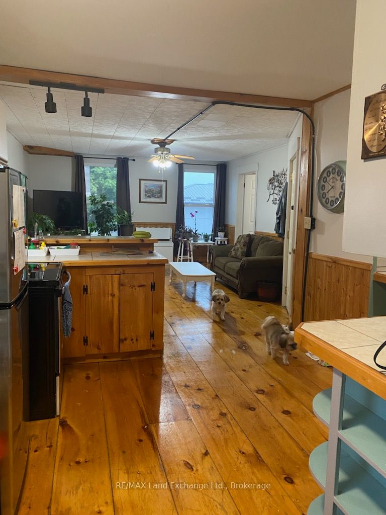 428 Queen St S Property Photo 19