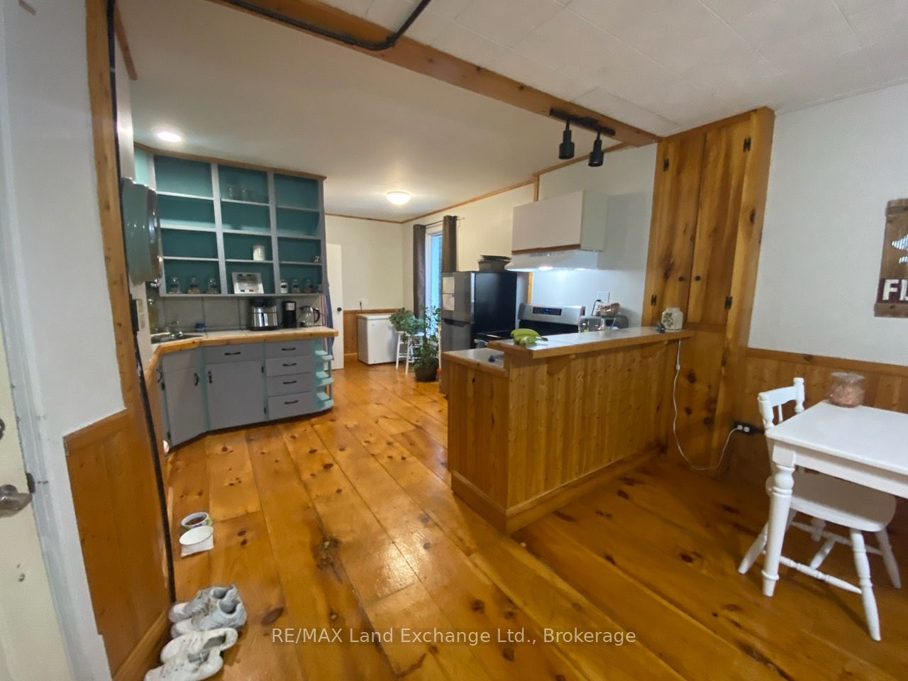 428 Queen St S Property Photo 20