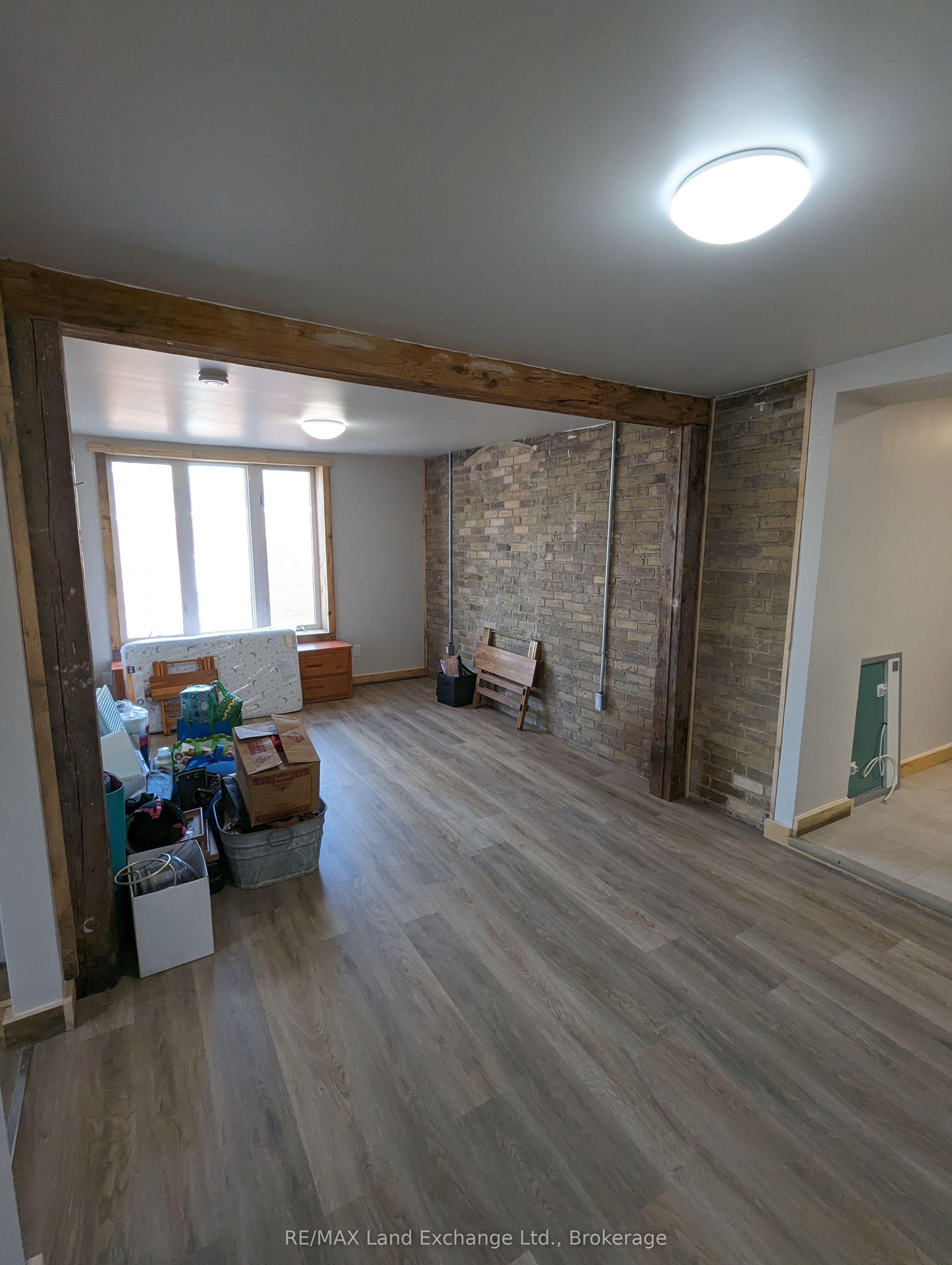 428 Queen St S Property Photo 22