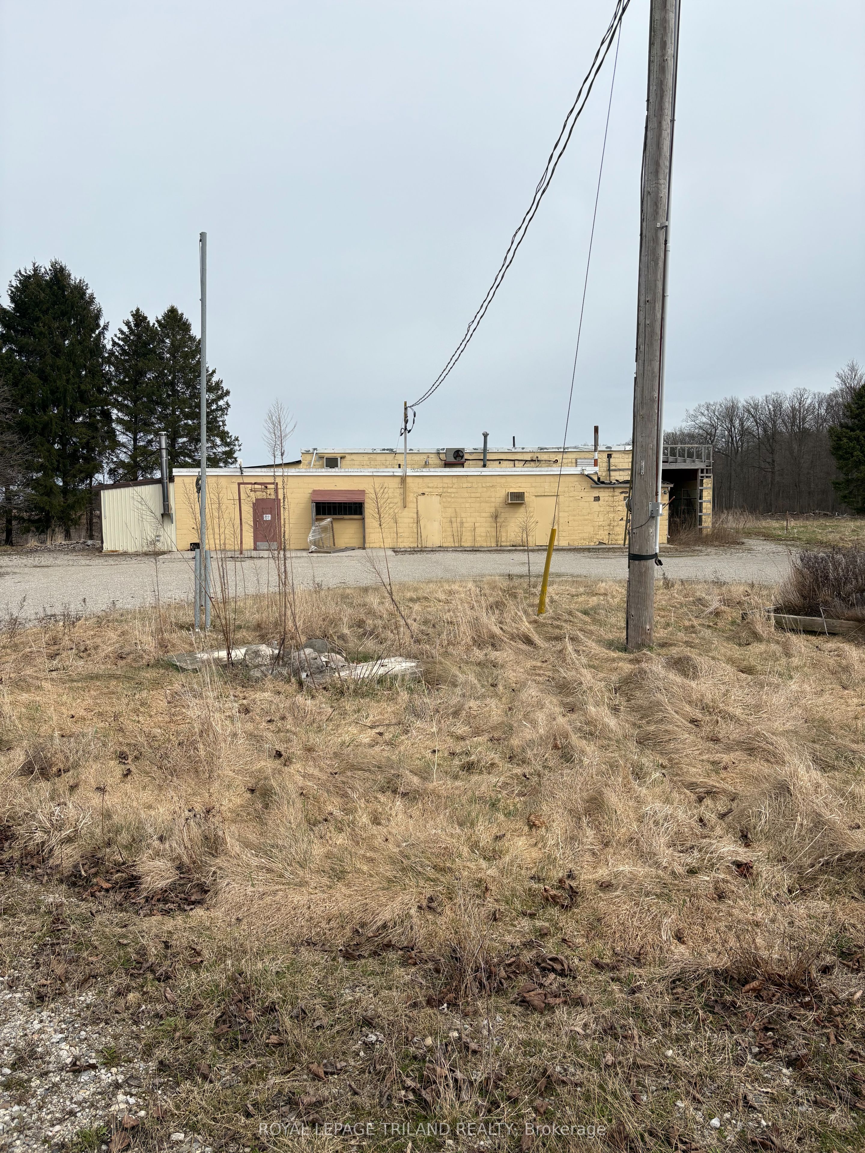 9040 Springwater Road Property Photo 1