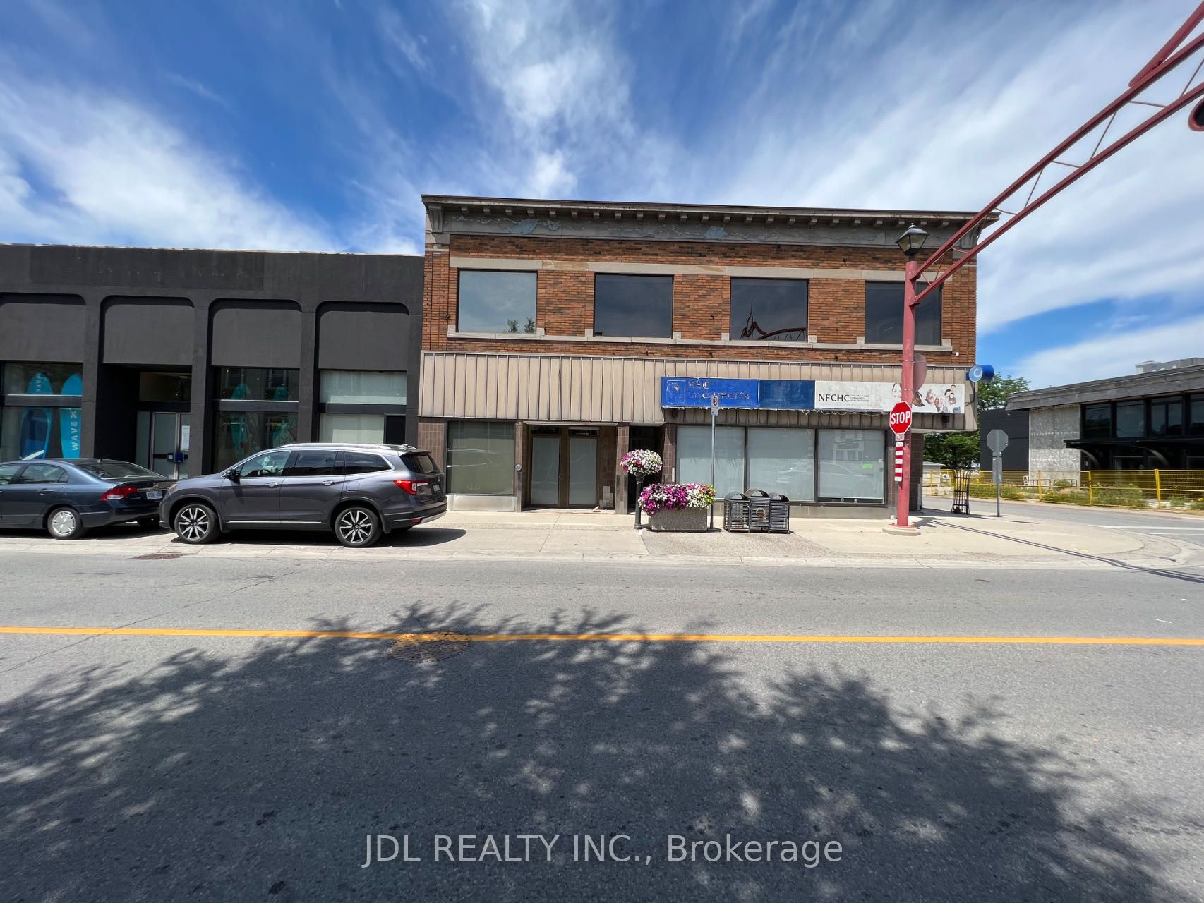 4481 Queen St Property Photo 2
