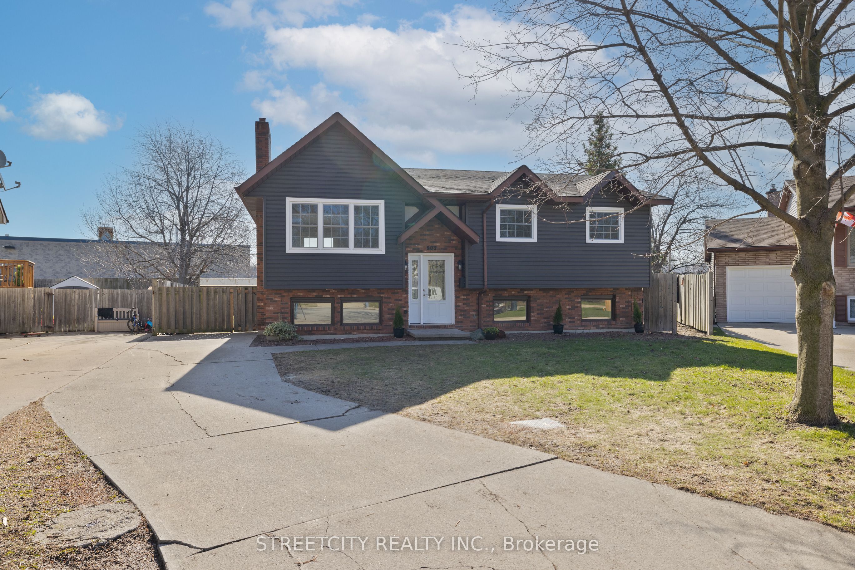 903 Westbury Court Property Photo