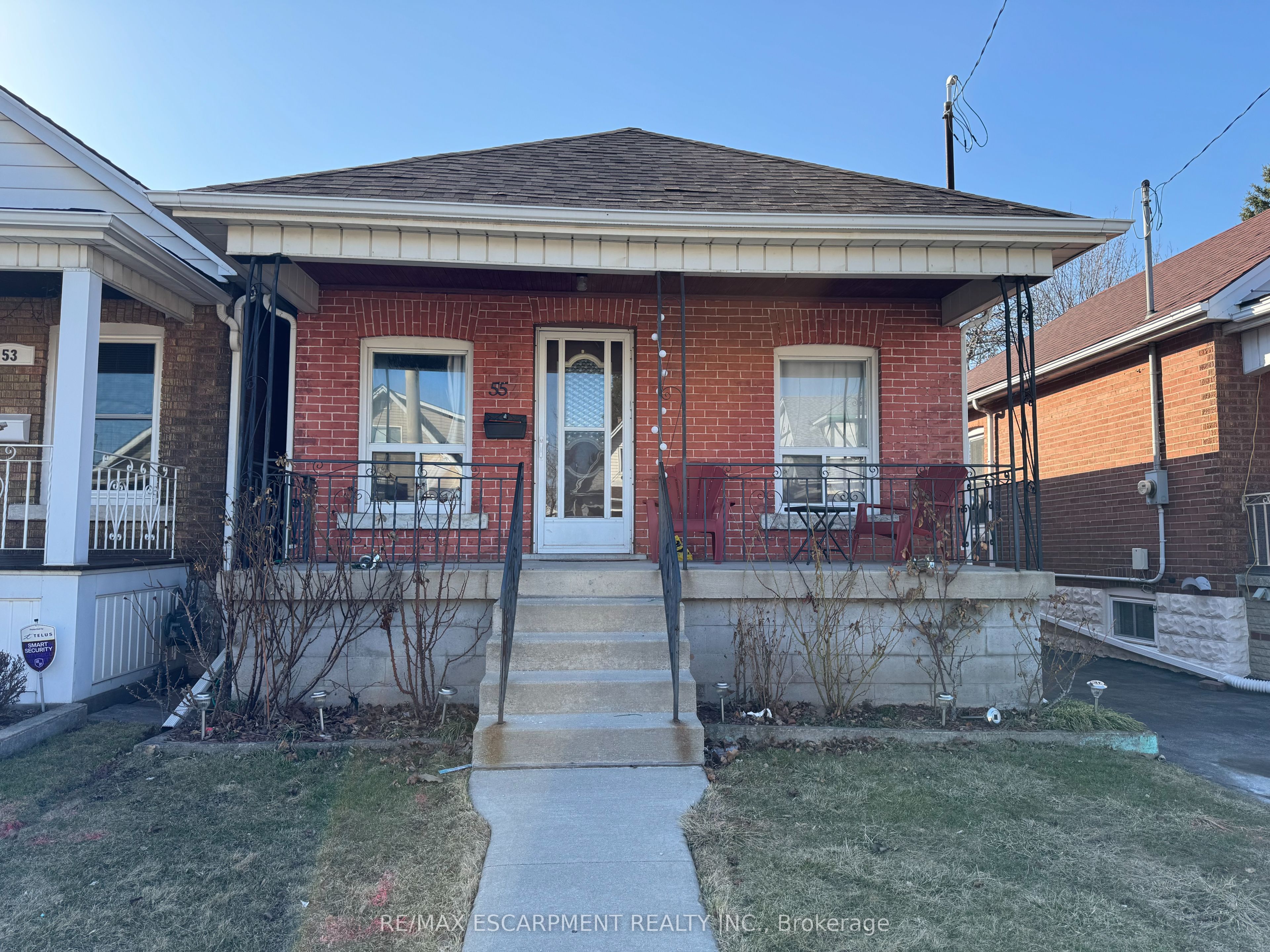 55 Connaught Avenue N Property Photo 1