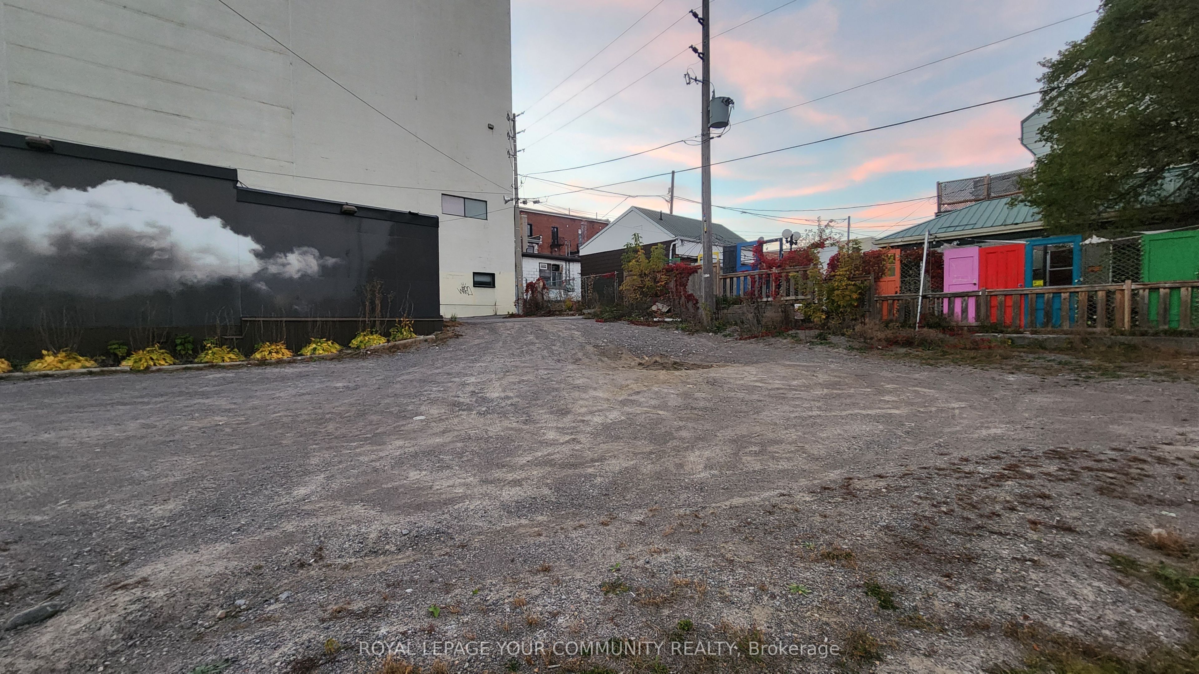 #lower - 114 Simcoe Street Property Photo 3