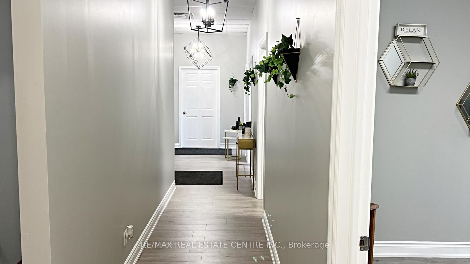 #204 - 1051 Upper James Street Property Photo 8