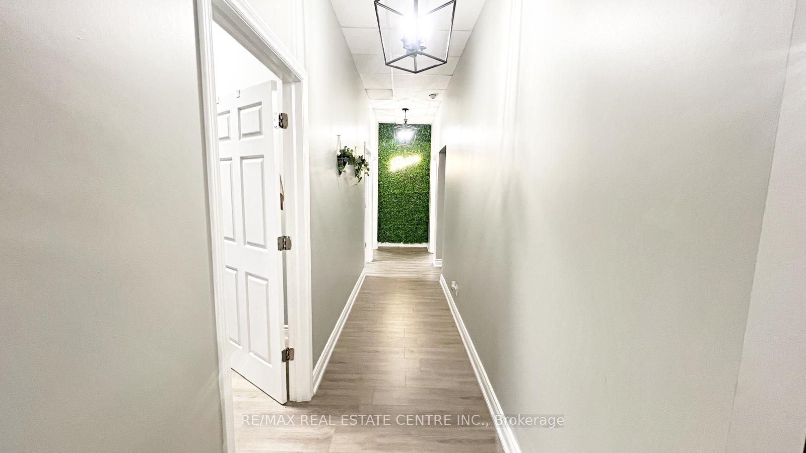 #204 - 1051 Upper James Street Property Photo 11