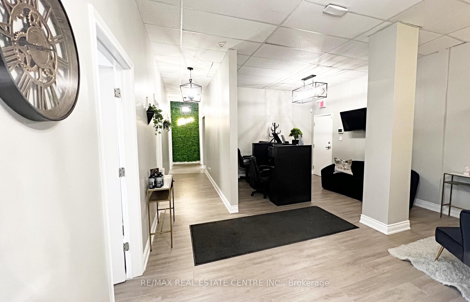#204 - 1051 Upper James Street Property Photo 14