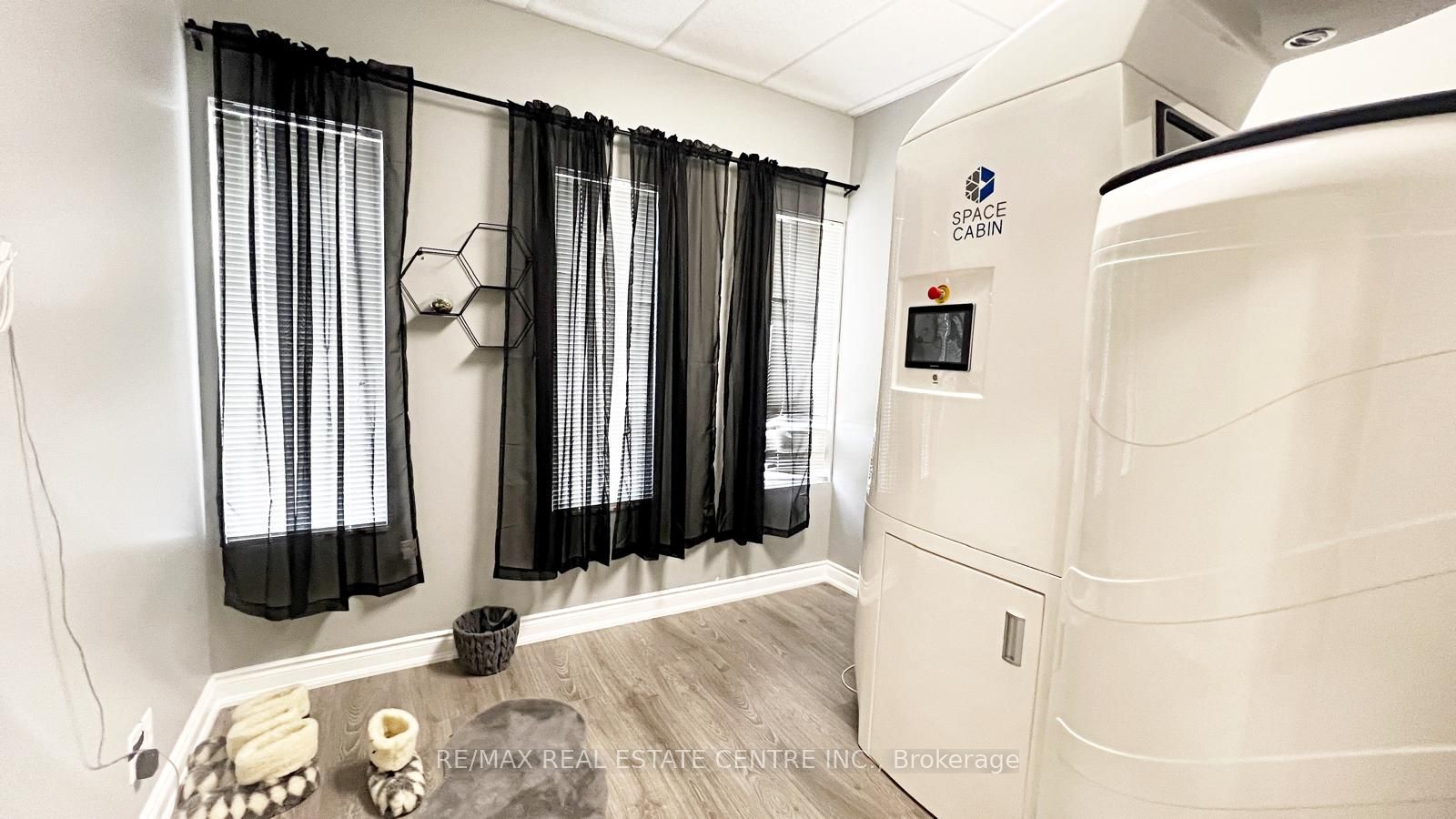 #204 - 1051 Upper James Street Property Photo 19