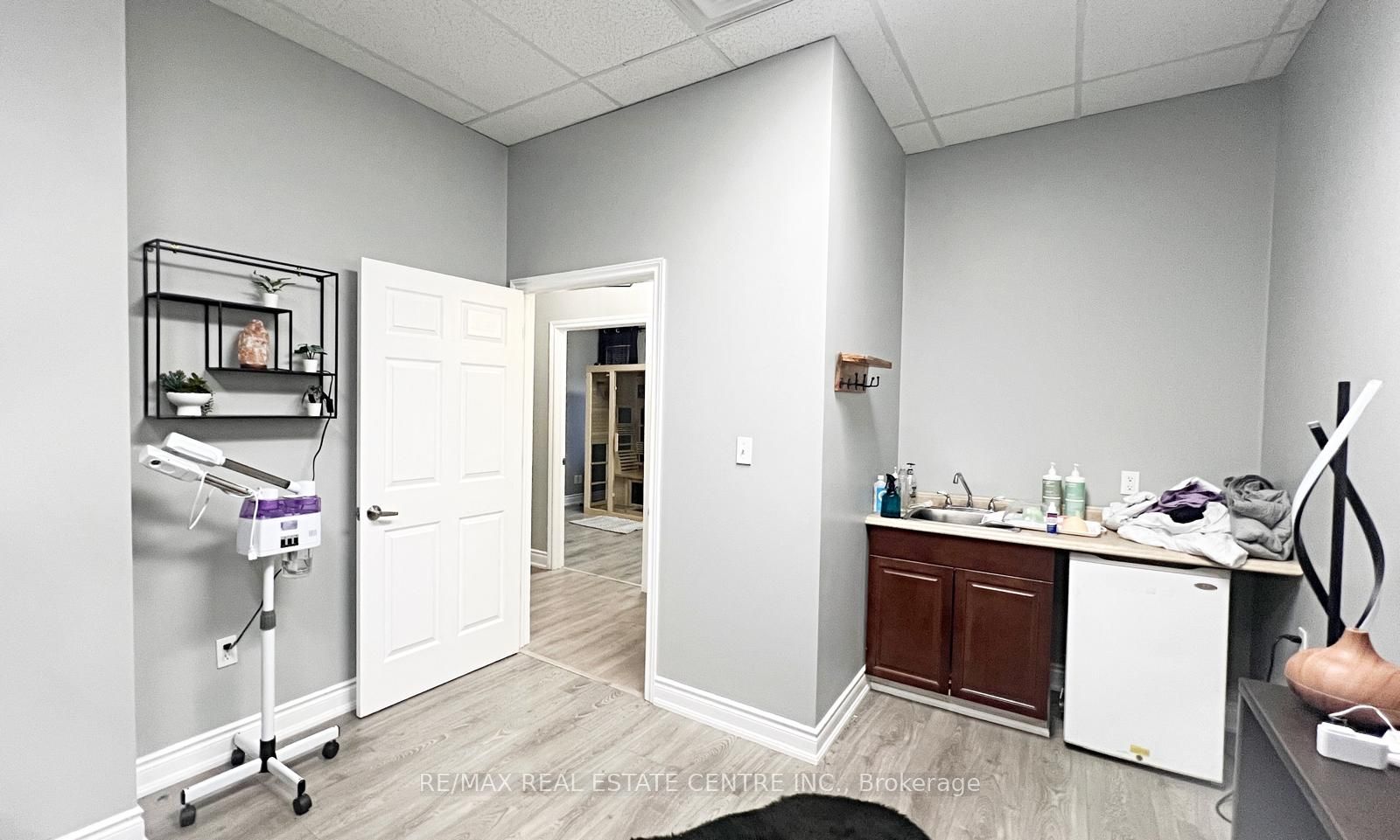 #204 - 1051 Upper James Street Property Photo 22