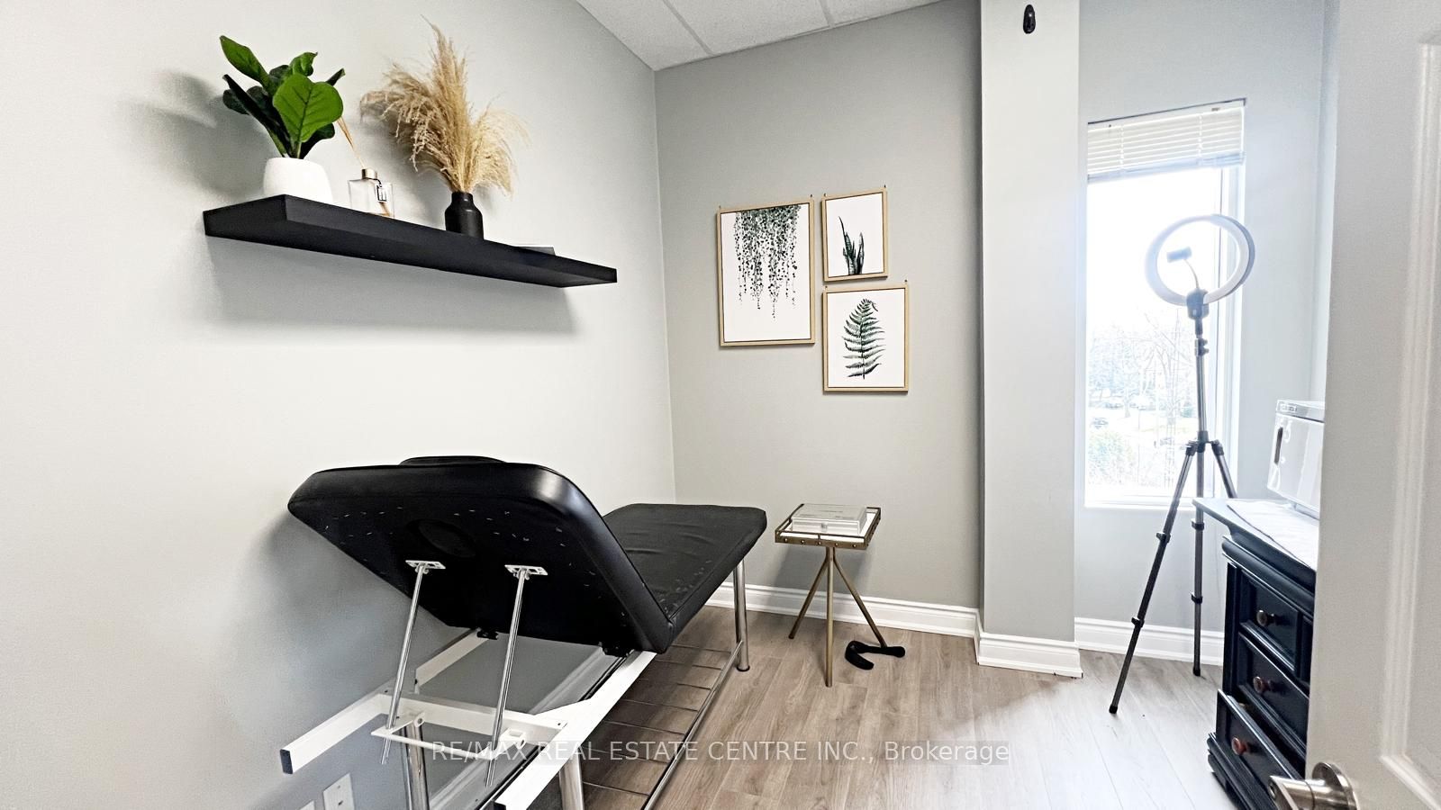 #204 - 1051 Upper James Street Property Photo 23