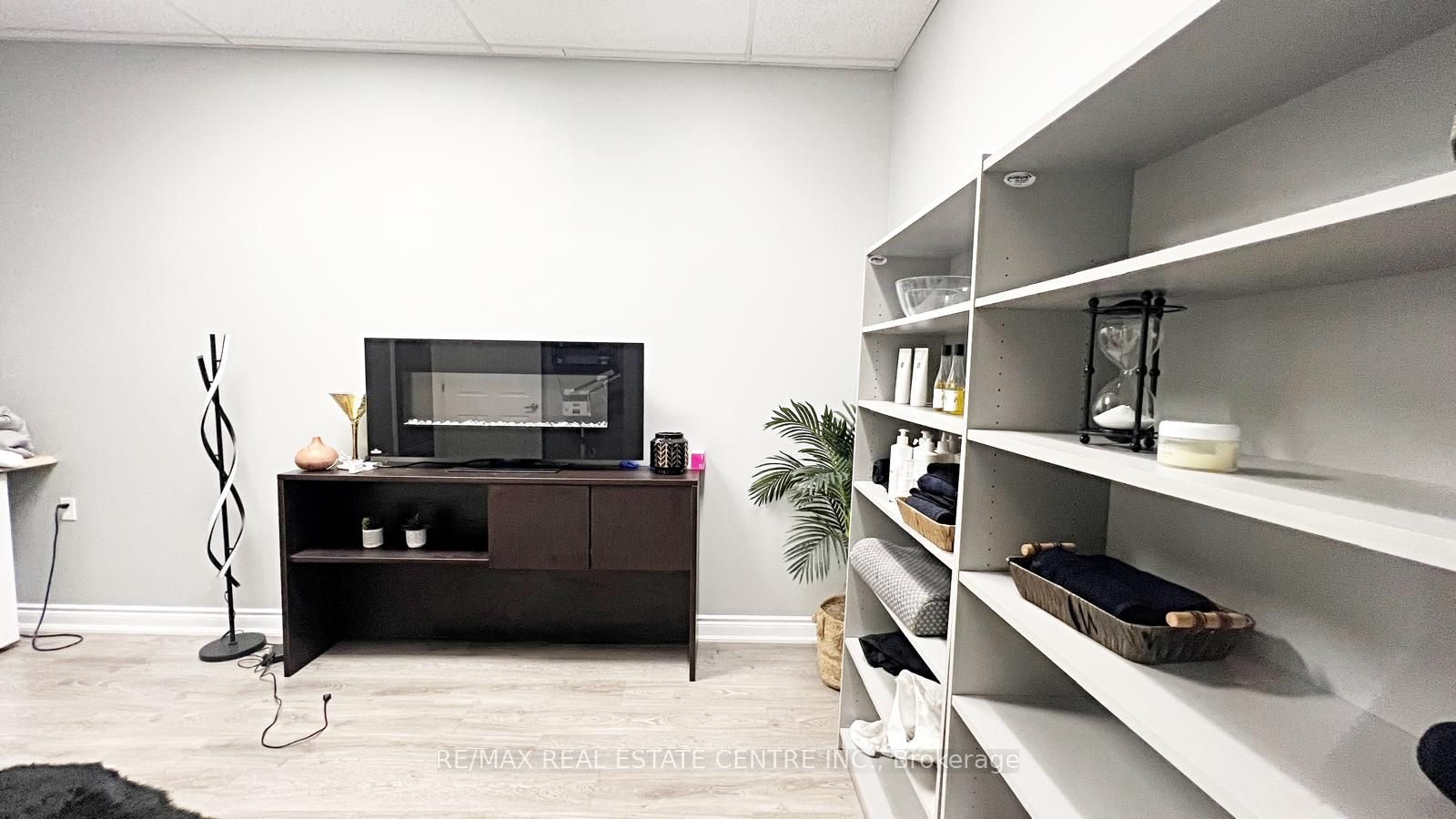 #204 - 1051 Upper James Street Property Photo 25