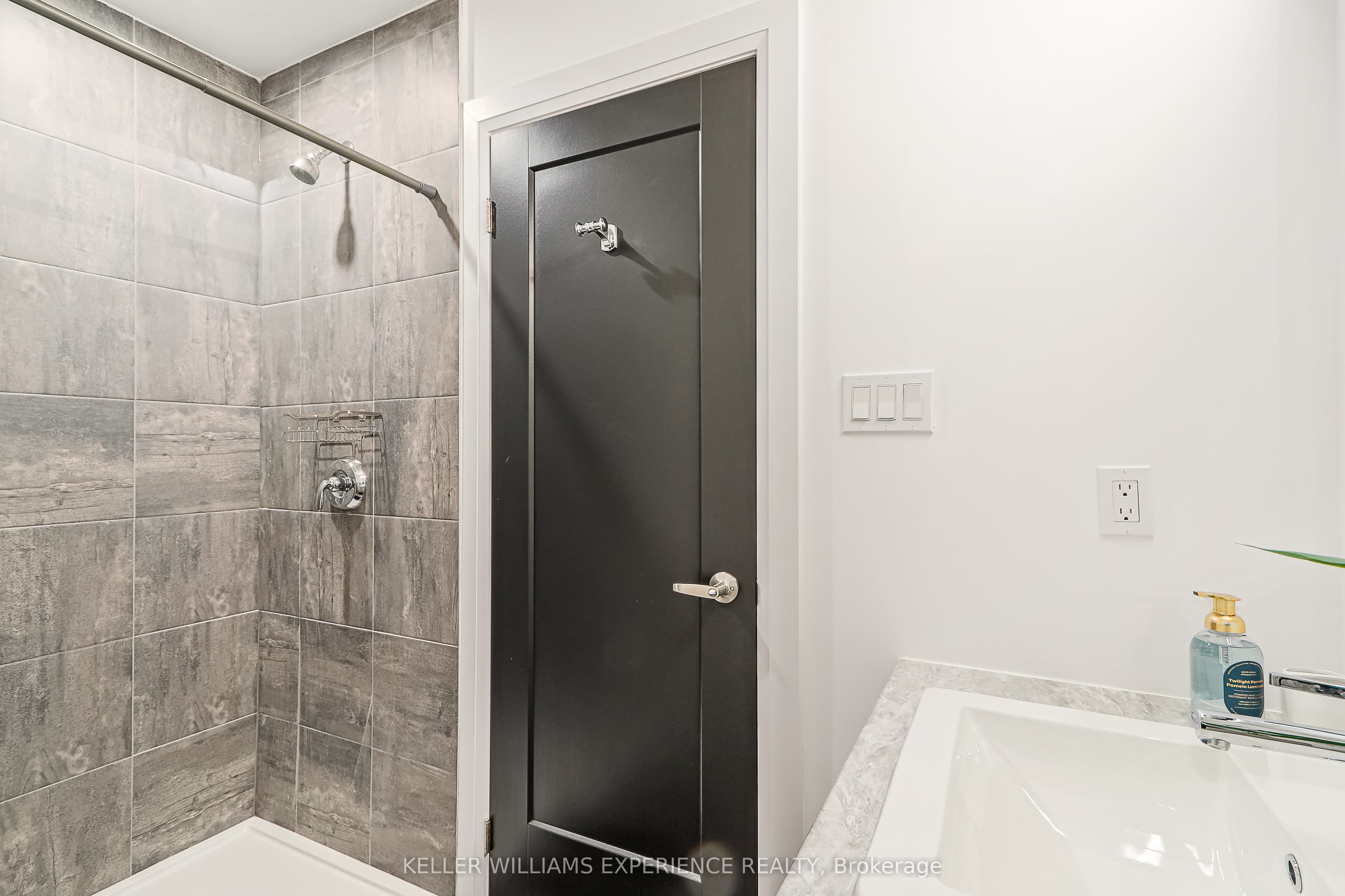 129 Sebastian Street Property Photo 27