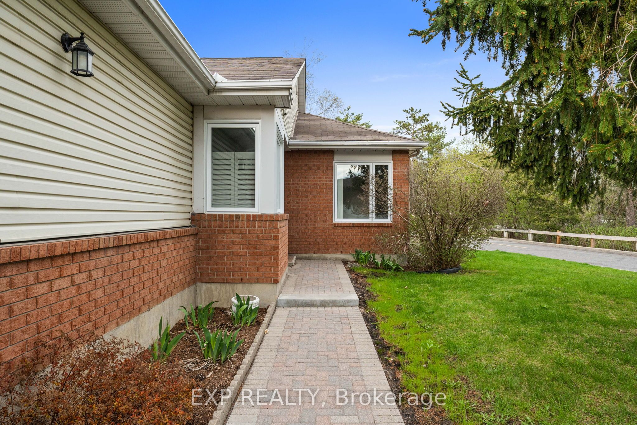 1 Heather Glen Court Property Photo 4